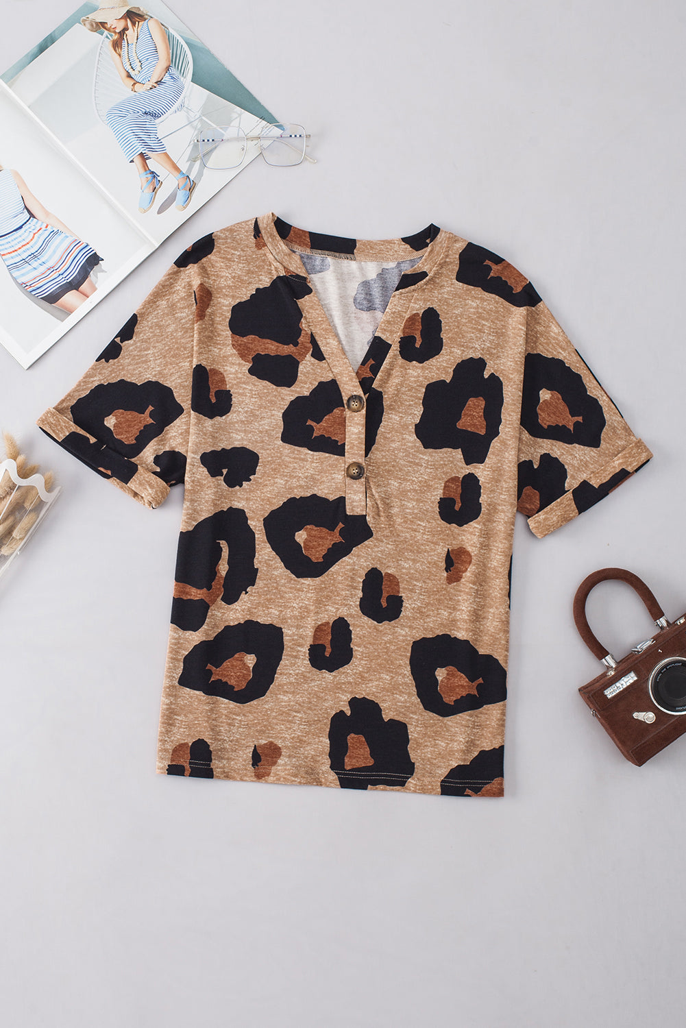 Light Beige Leopard Print Button V Neck T ShirtMaterial:95%POLYESTER+5%ELASTANE



		This t-shirt features a stylish V-neckline with buttons, adding a touch of detail and versatility to the design. 
	
	
		Th