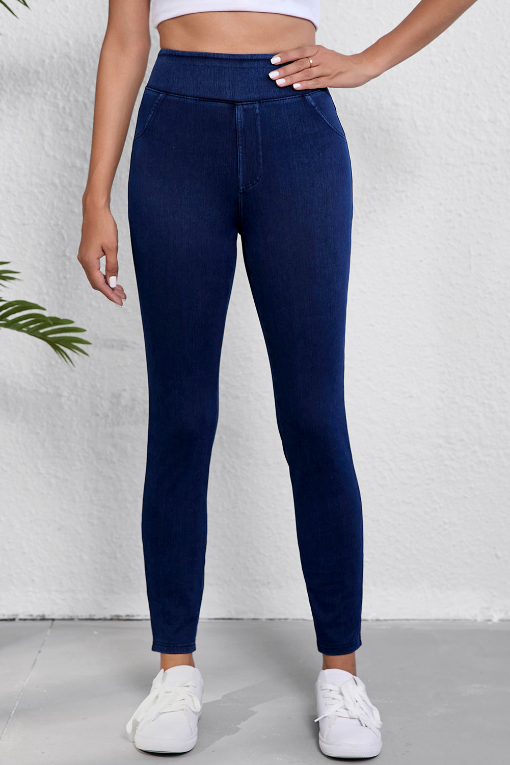 Ashleigh Casual Blue Back Pocket Stretchy Denim LeggingsMaterial:47%Polyester+42%Cotton+11%Elastane

• Stay stylish and comfortable all day in these Black Back Pocket Stretchy Denim Casual Leggings, perfect for daily wea