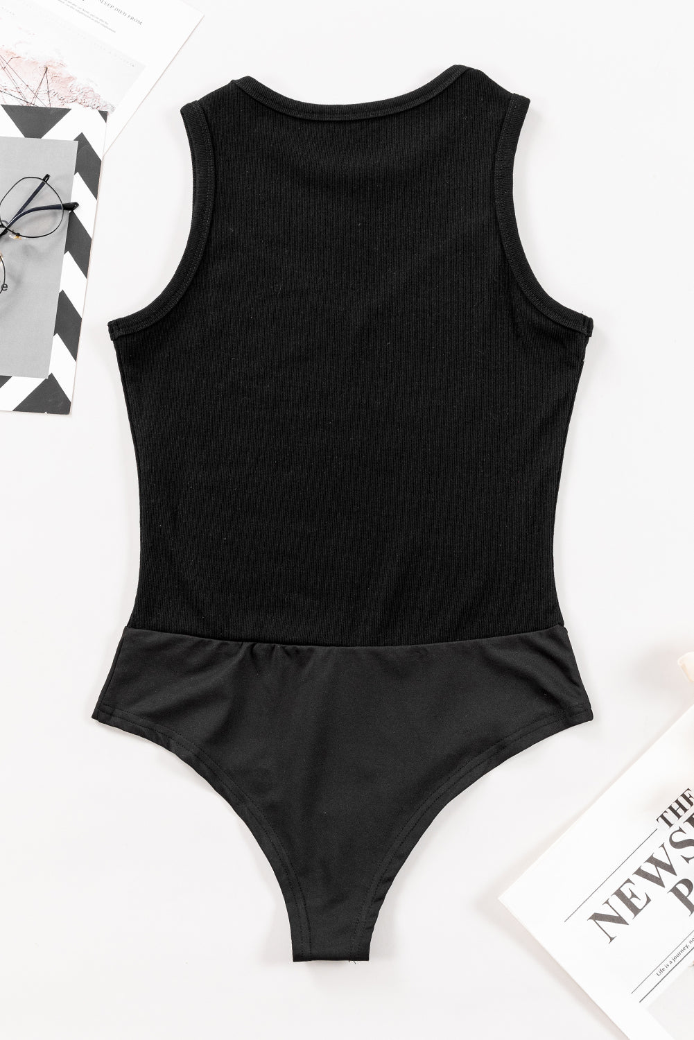 Black Mesh Patchwork Sleeveless Round Neck BodysuitMaterial:70%Polyester+25%Cotton+5%Elastane



		Ignite the allure with this black bodysuit, radiating sexiness and charm in a hot style. 
	
	
		The mesh patchwo