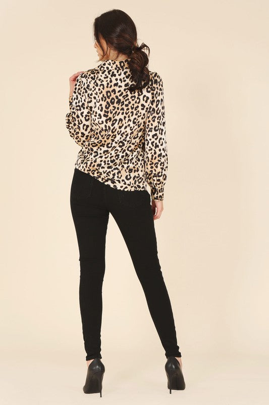 Satin leopard blouse- Satin leopard blouse- Pattern type : leopard pattern- Neck line : shirt collar- Sleeve type : regular sleeves- Sleeve length : long sleeves- Stretch : no stretch- 