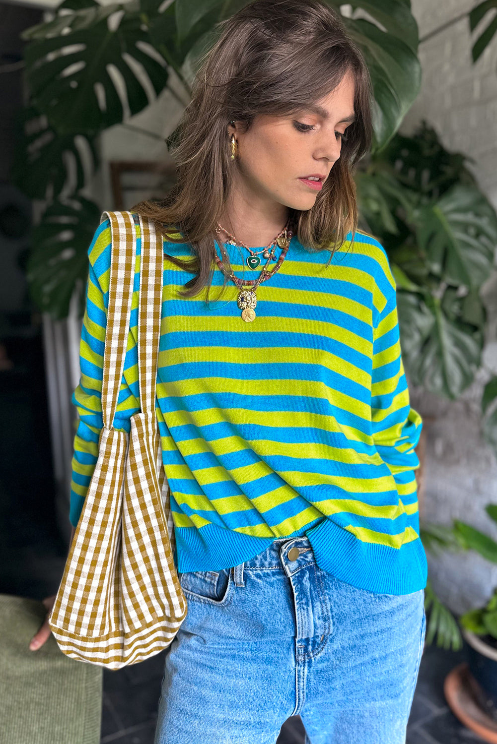 Green Stripe Crew Neck Drop Shoulder Casual SweaterMaterial:100%Viscose



		Timeless striped pattern offers this knitted top a versatile look.
	
	
		This striped sweater is classic with a crew neck.
	
	
		Lo