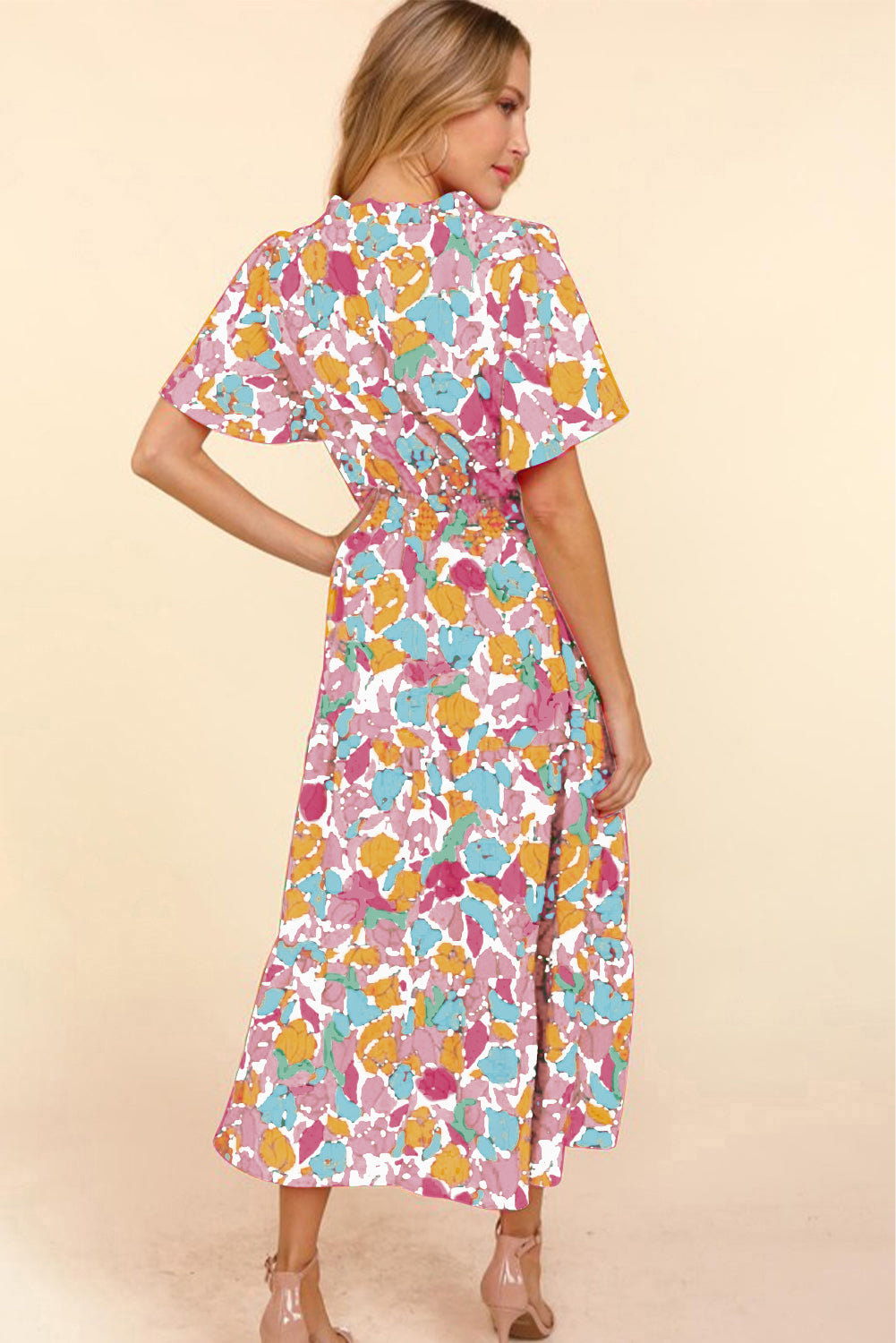 Rose Floral Flounce Sleeve Smocked Waist Tiered Maxi DressMaterial:100%Polyester

• Exude bohemian elegance in this maxi dress, featuring a smocked waist for a flattering silhouette.
• The tiered design adds a whimsical t