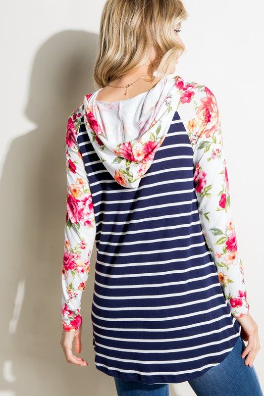 PLUS STRIPE FLORAL MIX HOODIE TOPSTRIPE FLORAL PRINT MIXED FRONT POCKET HOODIE LONG SLEEVE HIGH LOW PLUS TOP95% RAYON, 5% SPANDEX MADE IN USA1X/2X/3X 2-2-2
Style: Casual
Print / Pattern: STRIPE &amp