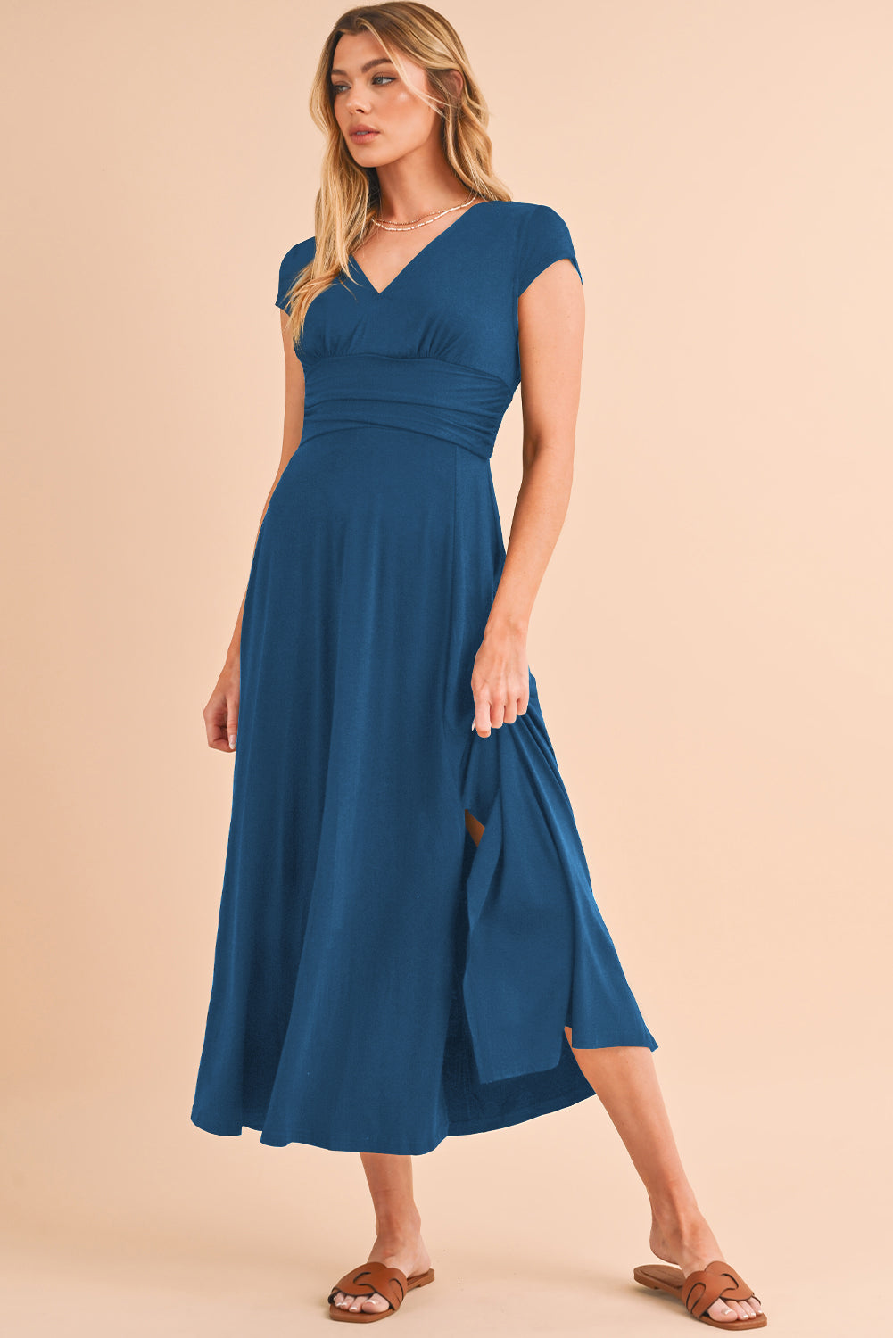 Peacock Blue Deep V Neck Ruched High Waist Midi DressMaterial:65%Polyester+30%Viscose+5%Elastane



		This concise long dress is versatile and suitable for various occasions. 
	
	
		The trendy high-waist look is e