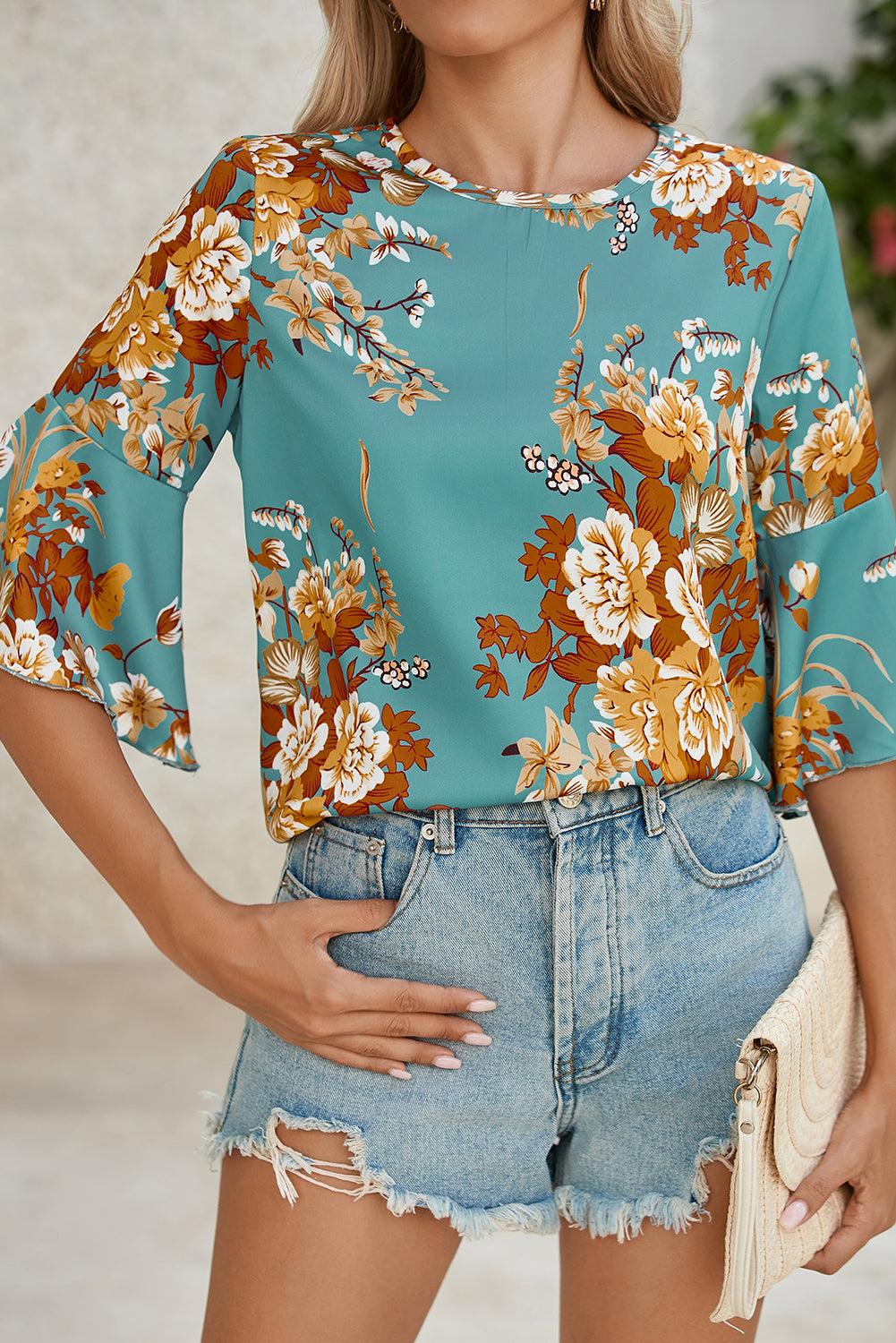 Mineral Blue Floral Print Round Neck Flounce Sleeve BlouseMaterial:100%Polyester



		The blouse is a feminine and elegant top, featuring a vibrant floral print that adds a pop of color to your outfit.
	
	
		Made from 