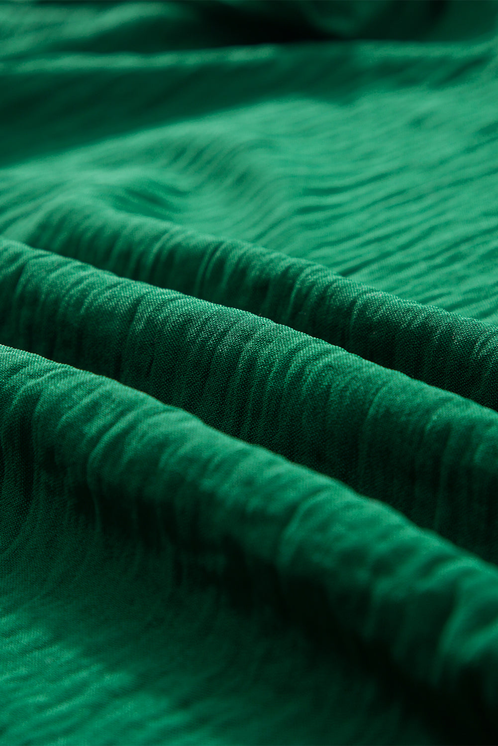 Dark Green Plain Textured Pleated Ruffle Sleeve BlouseMaterial:100%Polyester



		This blouse is crafted with a crinkle texture, providing a unique and fashionable element to elevate your look. 
	
	
		The solid col