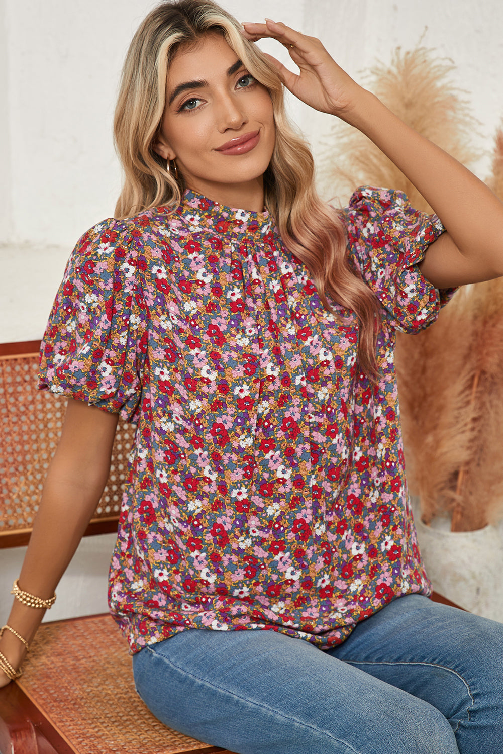 Purple Boho Floral Print Mock Neck Puff Sleeve BlouseMaterial:100%Viscose



		The blouse features a beautiful floral print that exudes a bohemian vibe. The intricate and vibrant patterns add a touch of femininity an