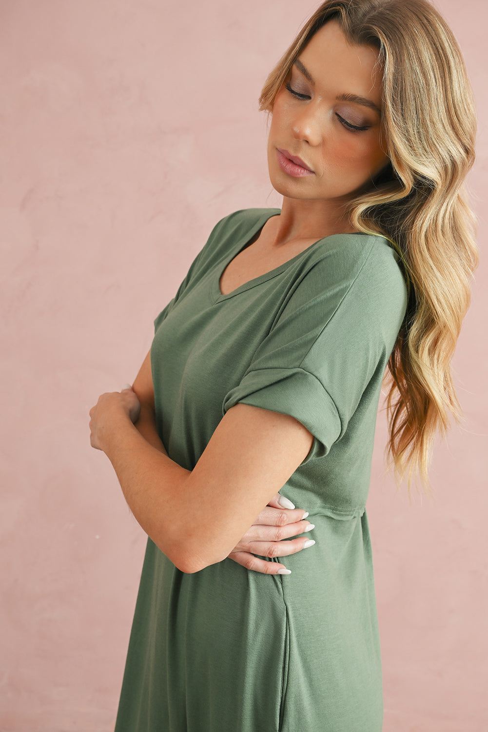 Grass Green Solid Color Hidden Pocket V Neck Slit Maxi DressMaterial:65%Polyester+30%Viscose+5%Elastane



		The maxi dress is a versatile and stylish piece that combines simplicity with functionality.
	
	
		This dress f