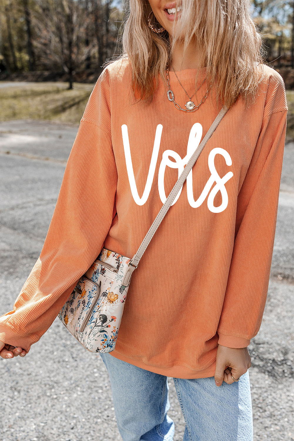 Orange Vols Letter Graphic Crinkle Ribbed Oversized SweatshirtMaterial:100%Polyester

• Vibrant orange hue adds a pop of color to your wardrobe, perfect for standing out in a crowd. 
• Oversized fit provides comfort and a rel