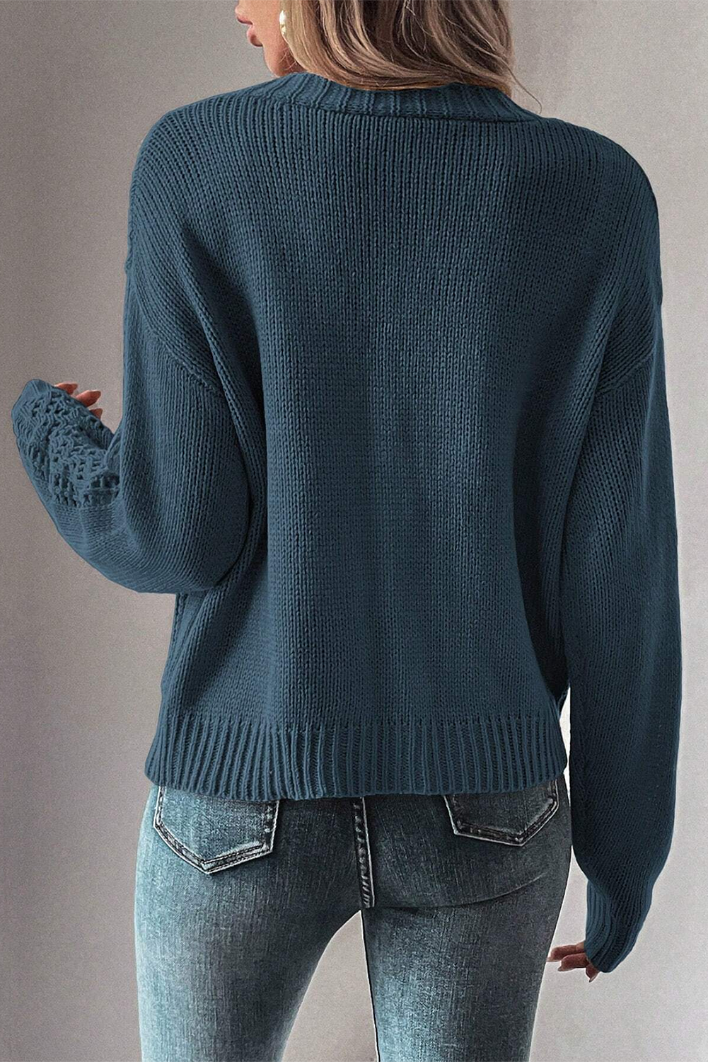 Real Teal Hollow Knit Drop Shoulder CardiganMaterial:60%Cotton+40%Acrylic

• Elevate your casual wardrobe with the cardigan, crafted for comfort and style, ideal for layering during transitional seasons.
• T