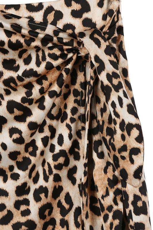 Satin leopard tie skirt- Satin leopard tie skirt- Pattern type : leopard pattern- Stretch : no stretch- Sheer : not lined, but not sheer - Care instruction : machine wash cold, only non-ch