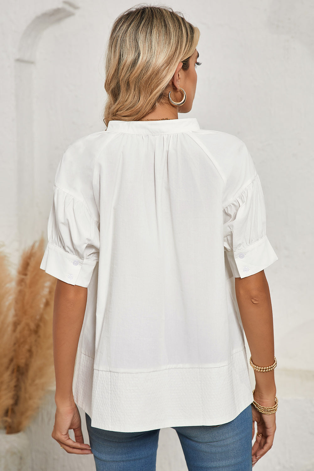 White Solid Color Ruched Bubble Sleeve V Neck ShirtMaterial:100%Cotton

• The ruched detailing on the sleeves adds a touch of texture and visual interest, making this top a standout choice for any occasion. 
• Craf