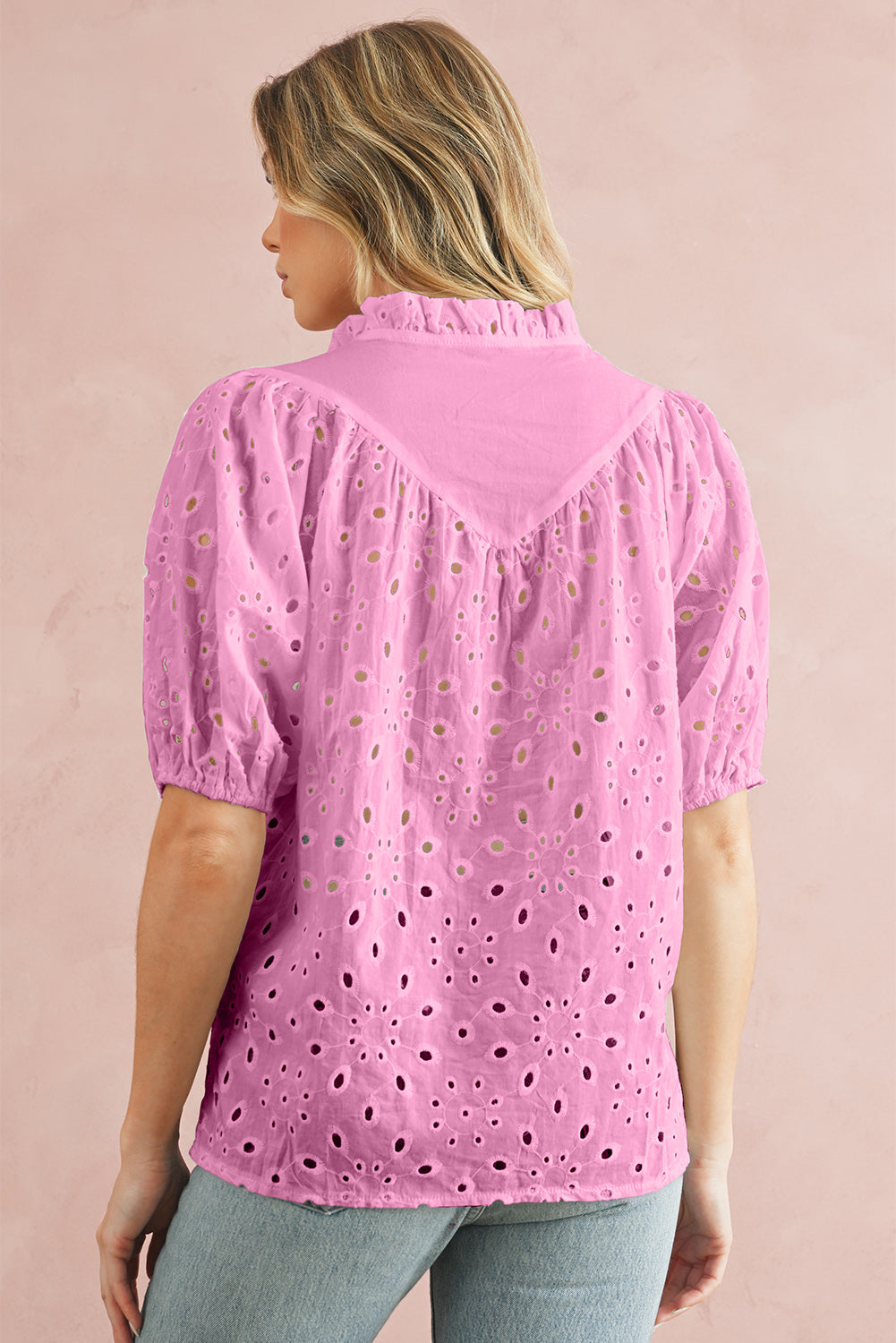 Green Flower Hollow-out Short Puff Sleeve BlouseMaterial:100%Cotton



		With charming floral details and hollow-out accents, this blouse offers a touch of elegance and femininity.
	
	
		Featuring short puff 