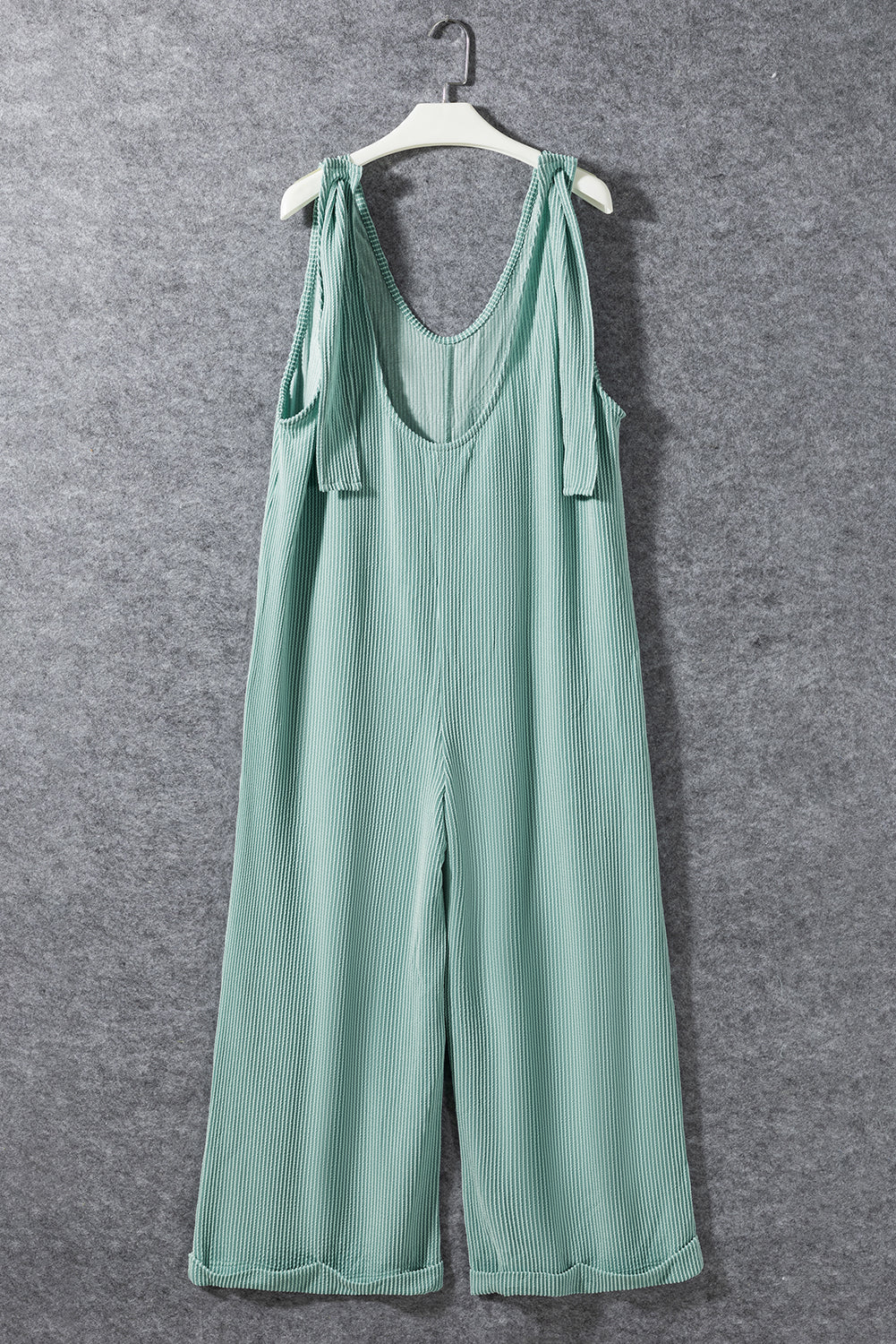 Parchment Pockets Oversized Ribbed Wide Leg JumpsuitMaterial:75％Polyester+20％Viscose+5％Elastane



		The jumpsuit is colored in a vibrant shade, adding a pop of color to your outfit.
	
	
		It features an oversize