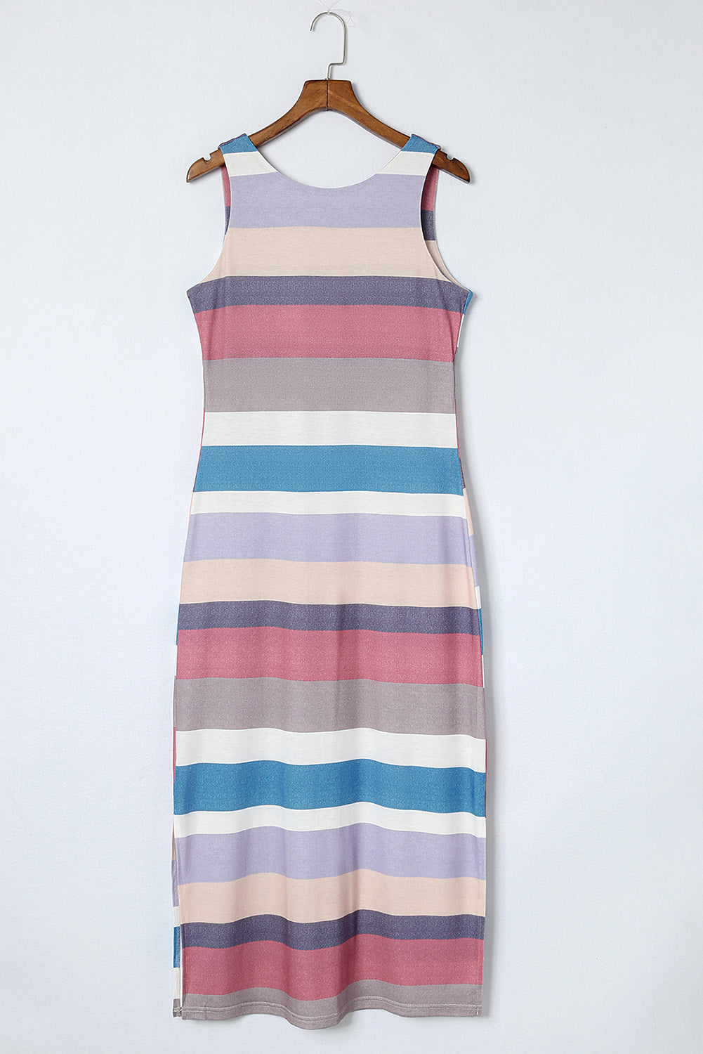 Multicolor Stripe Print Slit Tank Maxi DressMaterial:95%POLYESTER+5%ELASTANE



		The tank style top and maxi length create a classic and timeless silhouette, while the side slit adds a flirty and feminine t