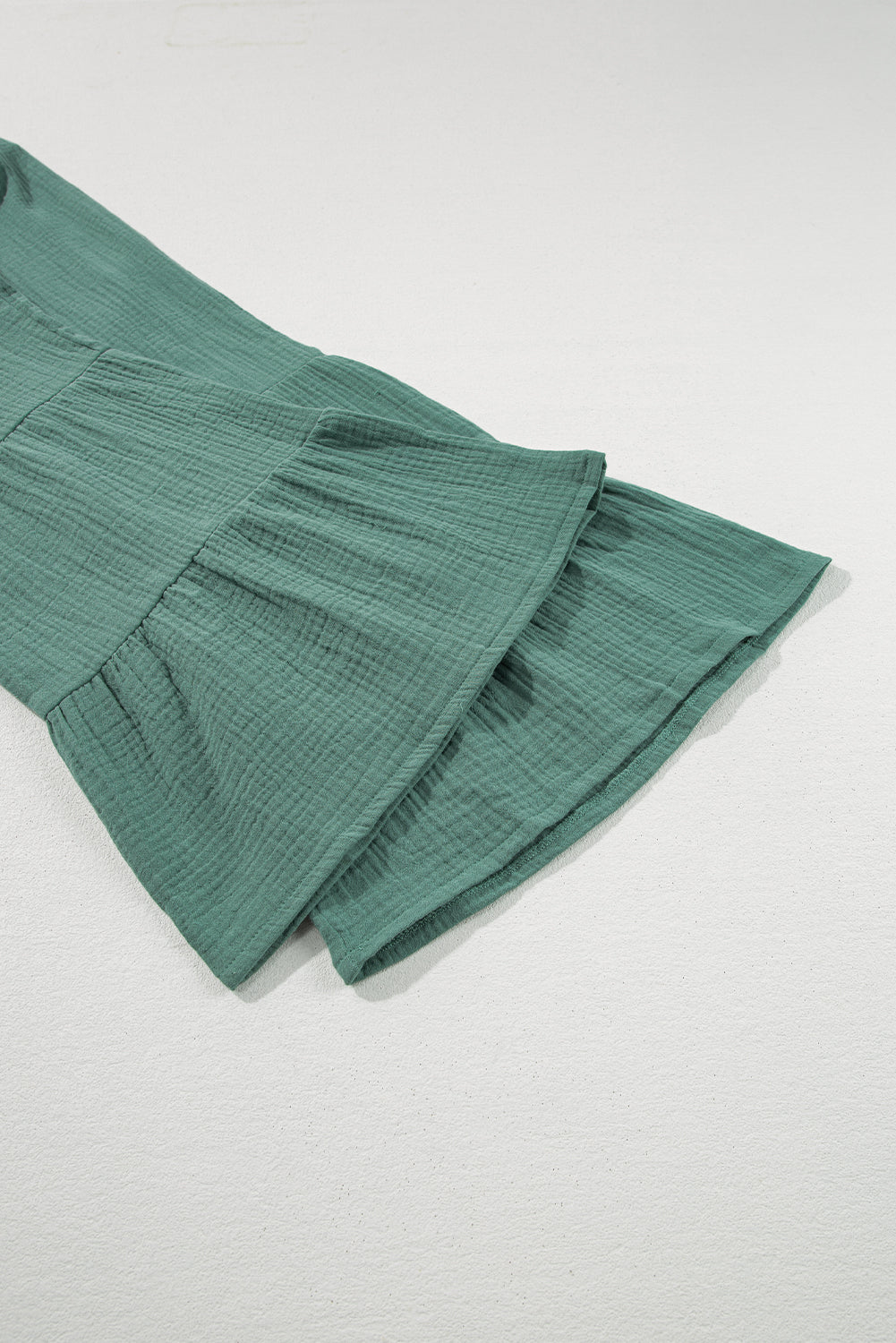 Black Plain Cotton Tiered Ruffle Flare High Waisted PantsMaterial:100%Cotton


	


		The vibrant green color adds a pop of color to your outfit, while the ruffle detailing brings a touch of femininity and flair.
	
	
