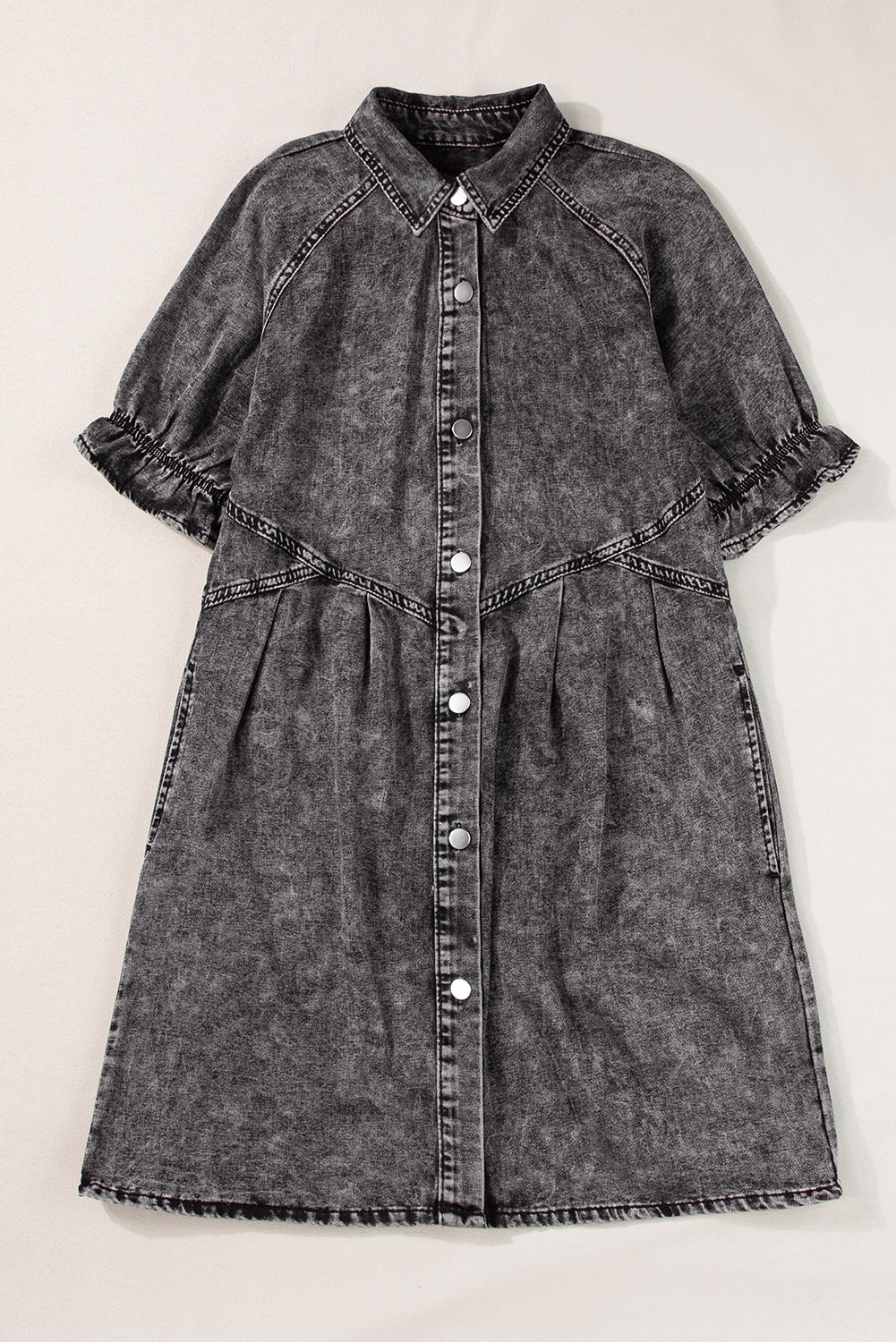 Blue Mineral Washed Ruffled Short Sleeve Pocketed Denim DressMaterial:82%Cotton+10%Polyester+8%Viscose



		This denim dress features short sleeves and a ruffled detail, adding a feminine and playful touch to the design.
	
