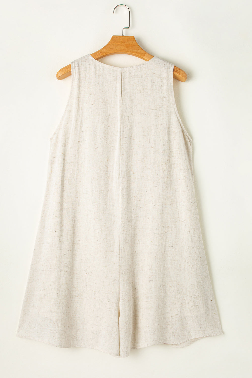 Beige V Neck Buttoned Front Chest Pocket Sleeveless RomperMaterial:92%Viscose+8%Linen

• Effortlessly chic, this romper exudes casual sophistication with its plain design and convenient chest pocket, perfect for a day out 