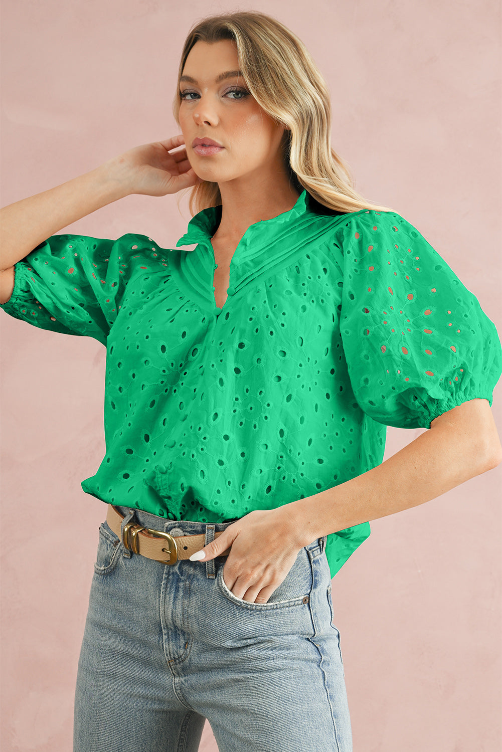 Green Flower Hollow-out Short Puff Sleeve BlouseMaterial:100%Cotton



		With charming floral details and hollow-out accents, this blouse offers a touch of elegance and femininity.
	
	
		Featuring short puff 