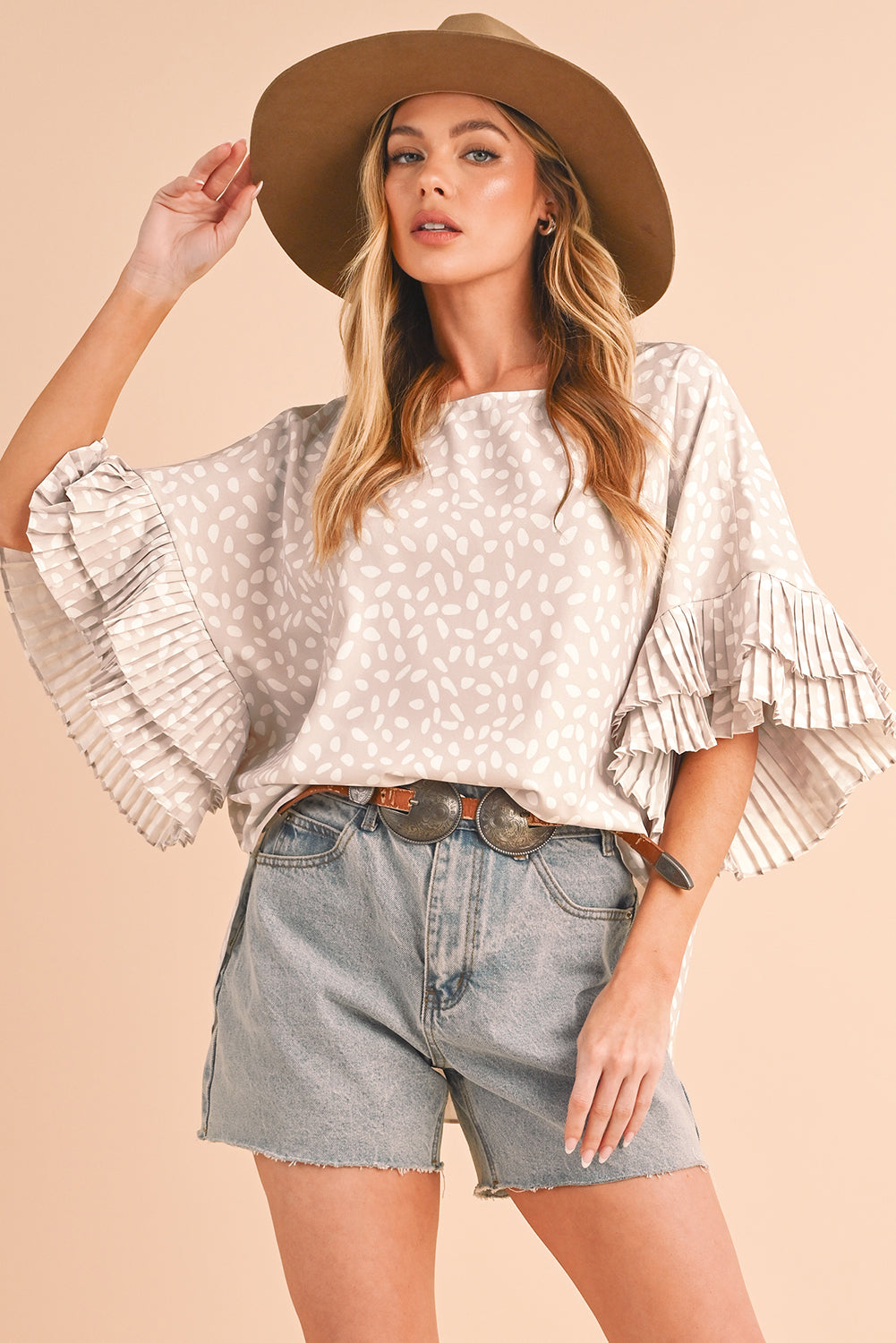 Khaki Spotted Print Loose Fit Ruffle Sleeve BlouseMaterial:100%Polyester



		The blouse is designed with a loose fit, which means it has a relaxed and comfortable silhouette.
	
	
		The ruffles add a feminine a