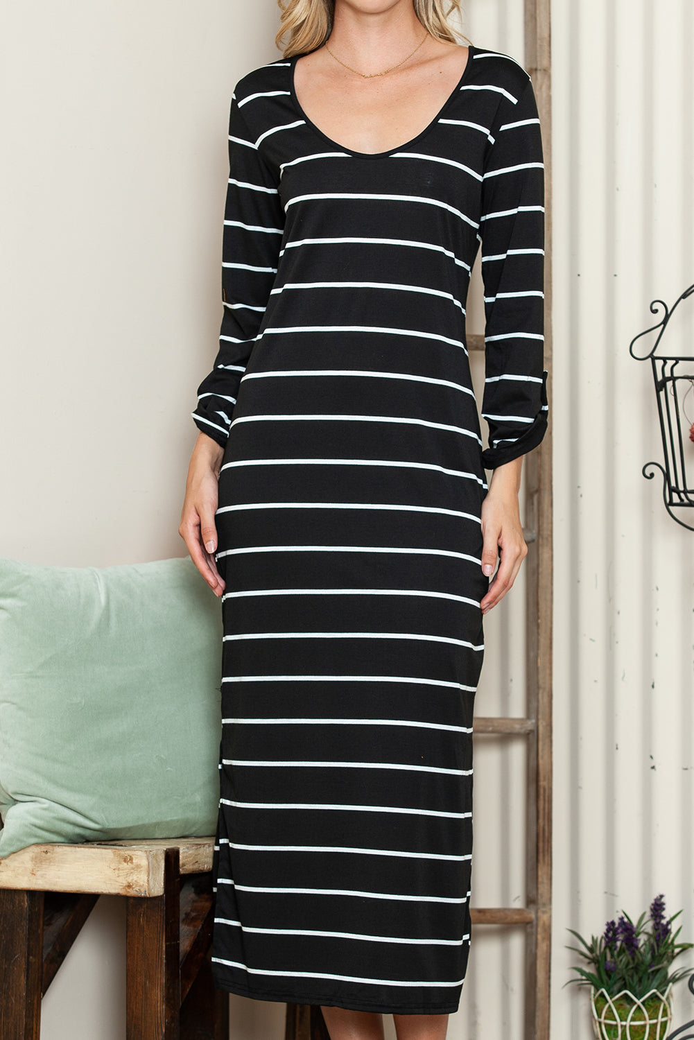 Black Striped Casual Slit High Waist Midi DressMaterial:95%POLYESTER+5%ELASTANE



		You will be a beautiful sight in this casual long dress with side splits
	
	
		The stripe print is in fashion and never go