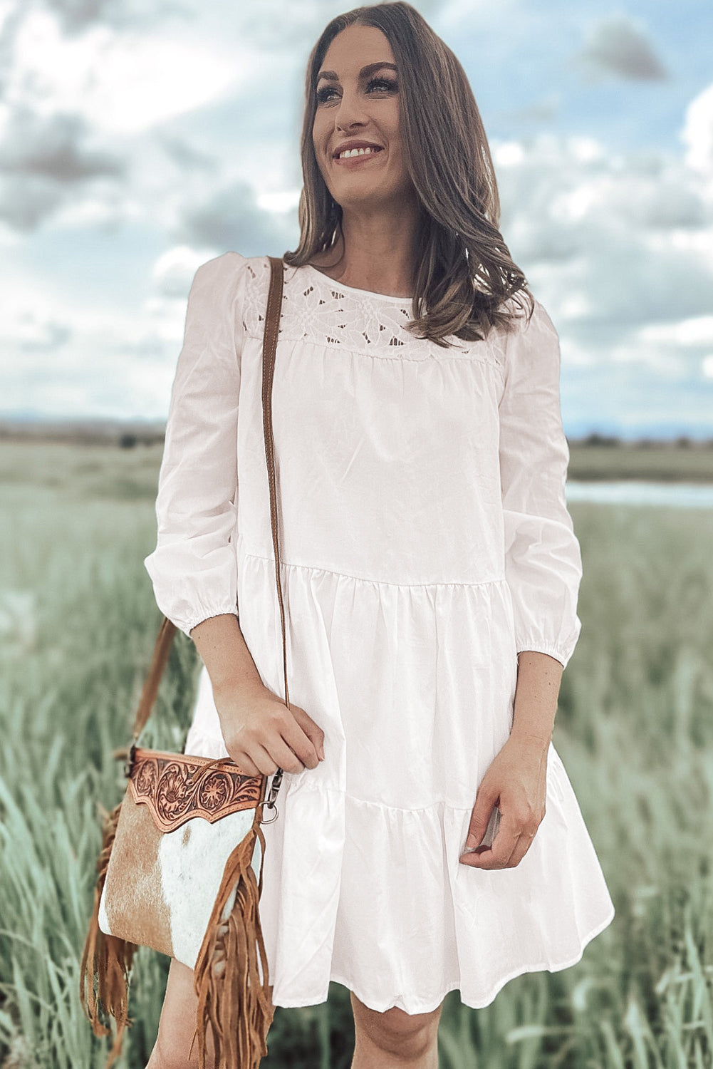 White Floral Lace Yoke Patchwork Bracelet Sleeve Tiered Mini DressMaterial:50%Cotton+50%Lyocell

• Delicate white floral lace adorns the yoke and sleeves, exuding femininity and elegance, perfect for a romantic date night or a spe