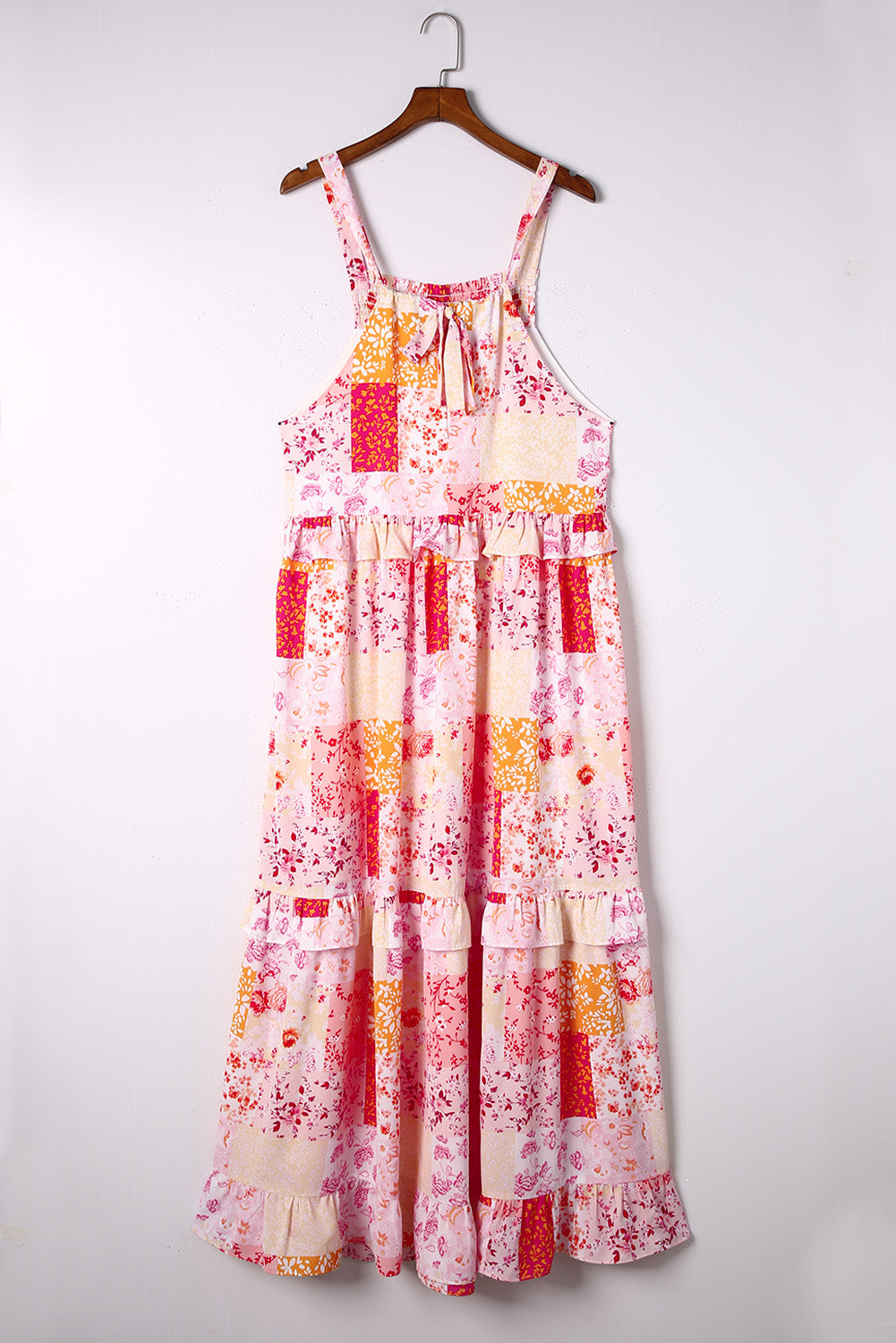 Multicolor Floral Print Sleeveless Tiered Ruffle Trim SundressMaterial:100%Polyester

• Embrace bohemian charm with this multicolor floral print sundress, featuring a tiered ruffle trim that adds a playful touch to your look.
