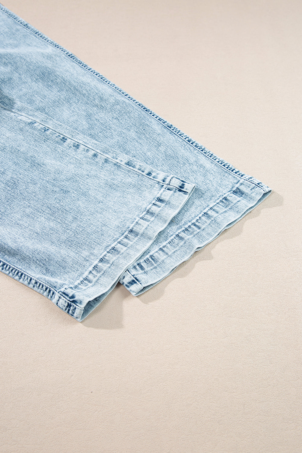 Sail Blue Mineral Wash Drawstring Waist Loose Straight JeansMaterial:71%Cotton+27.5%Polyester+1.5%Elastane

• Effortlessly stylish, the jeans offer a relaxed fit with a touch of sophistication.
• These jeans boast a unique 