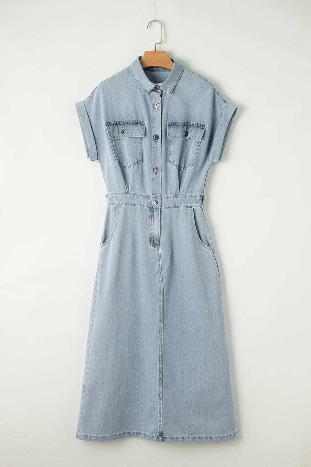 Beau Blue Short Batwing Sleeve Slit Back Denim Maxi DressMaterial:82%Cotton+10%Polyester+8%Viscose



		Embrace a vintage-inspired look with this denim dress featuring a light wash hue. 
	
	
		The classic and popular 