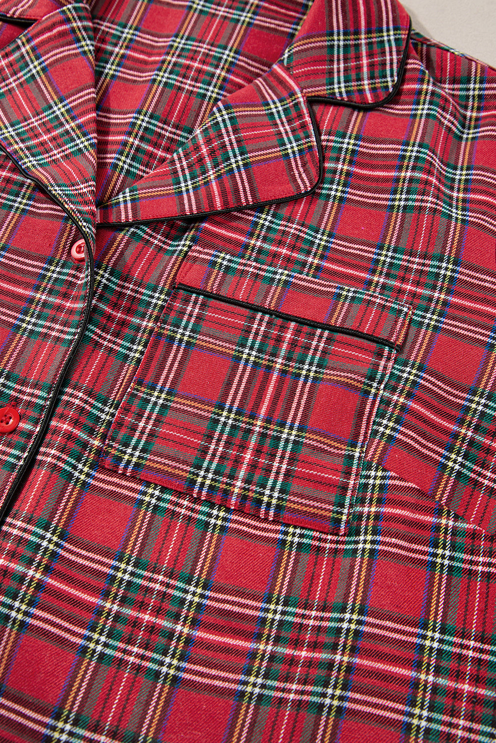 Red Plaid Print Shirt and Drawstring Pants Plus Size Pajama SetMaterial:75%Polyester+25%Cotton

• Embrace cozy evenings in this plus pajama set, featuring a stylish red plaid design that exudes a casual and comfortable vibe. 
