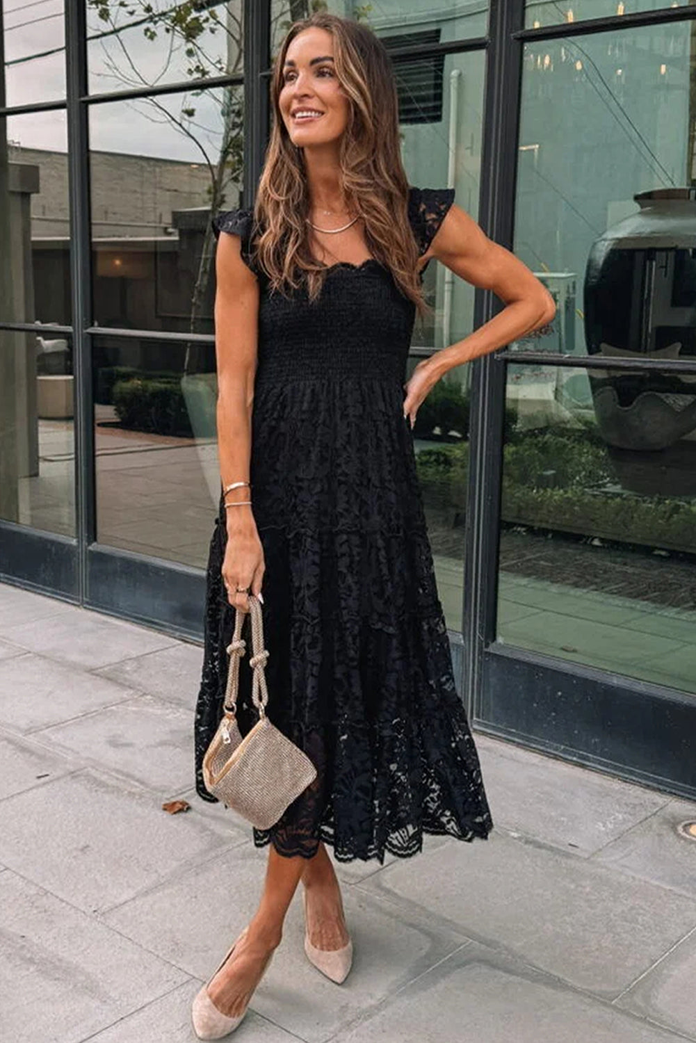 Black Lace Smocked Bodice Sleeveless Midi DressMaterial:54%Polyamide+41%Polyester+5%Elastane

• Effortlessly chic, this black lace smocked bodice midi dress exudes elegance and sophistication, perfect for both c