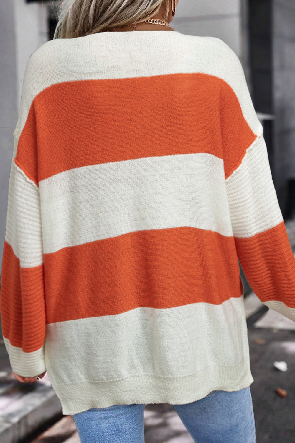 Orange Colorblock V Neck Side Slits SweaterMaterial:100%Acrylic

• Stand out in style with our sweater, blending casual stripes with a trendy rib-knit design.
• The vibrant orange hues add a pop of color to