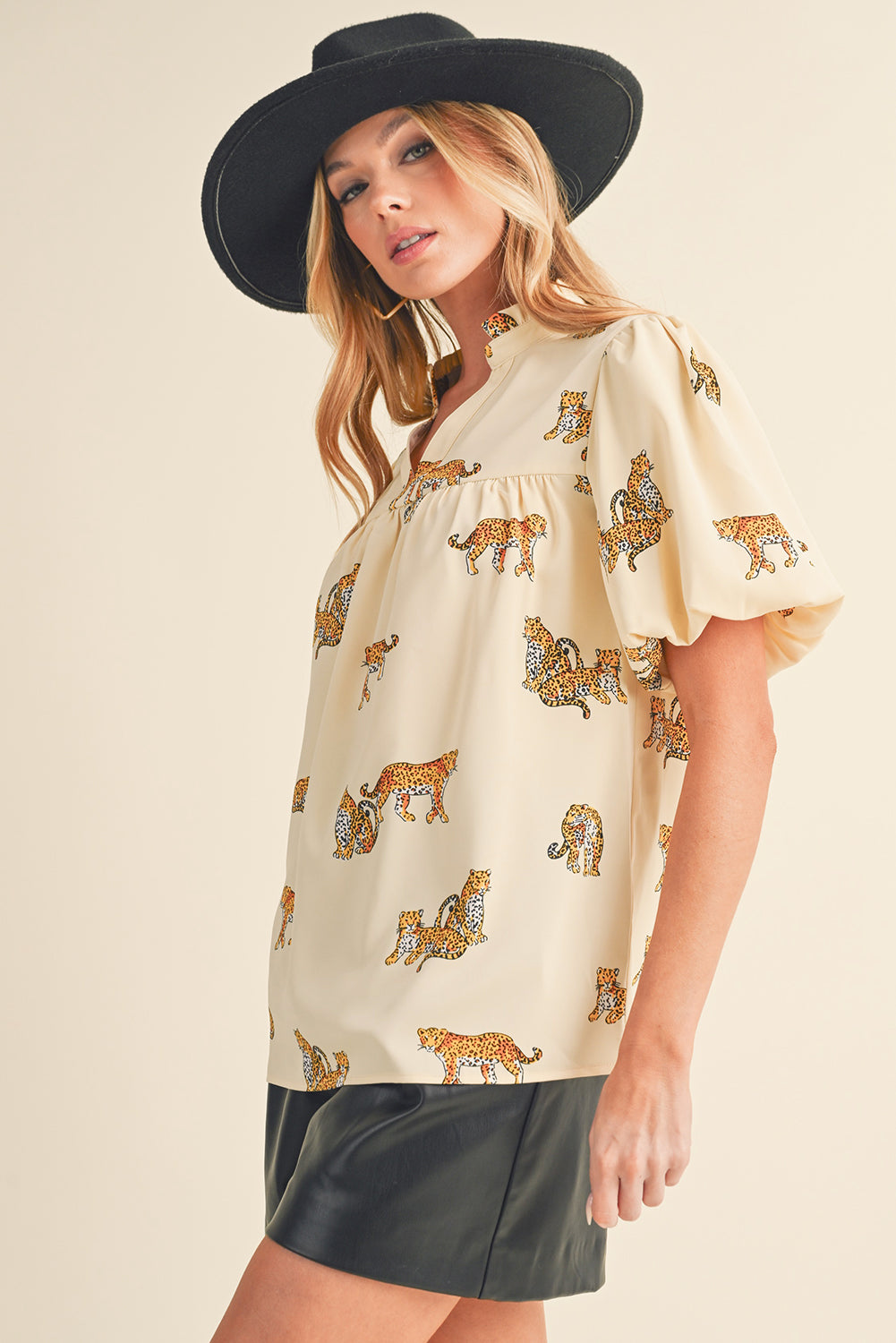 Apricot Animal Print V Neck Puff Sleeve BlouseMaterial:100%Polyester



		The blouse features an animal print pattern, which adds a bold and eye-catching element to the design. 
	
	
		Animal prints, such as