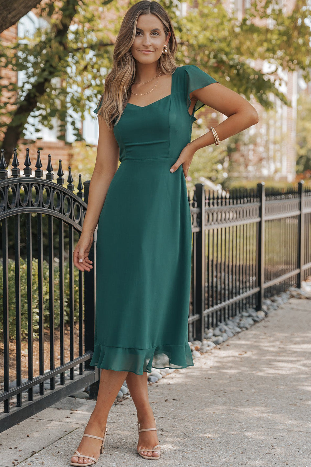 Sea Green Shirred Open Back Sweetheart Neck Ruffled Midi DressMaterial:100%Polyester



		This elegant dress gives a fit flare silhouette
	
	
		The sweetheart neck, flutter sleeve and ruffled hem are designed to graceful
