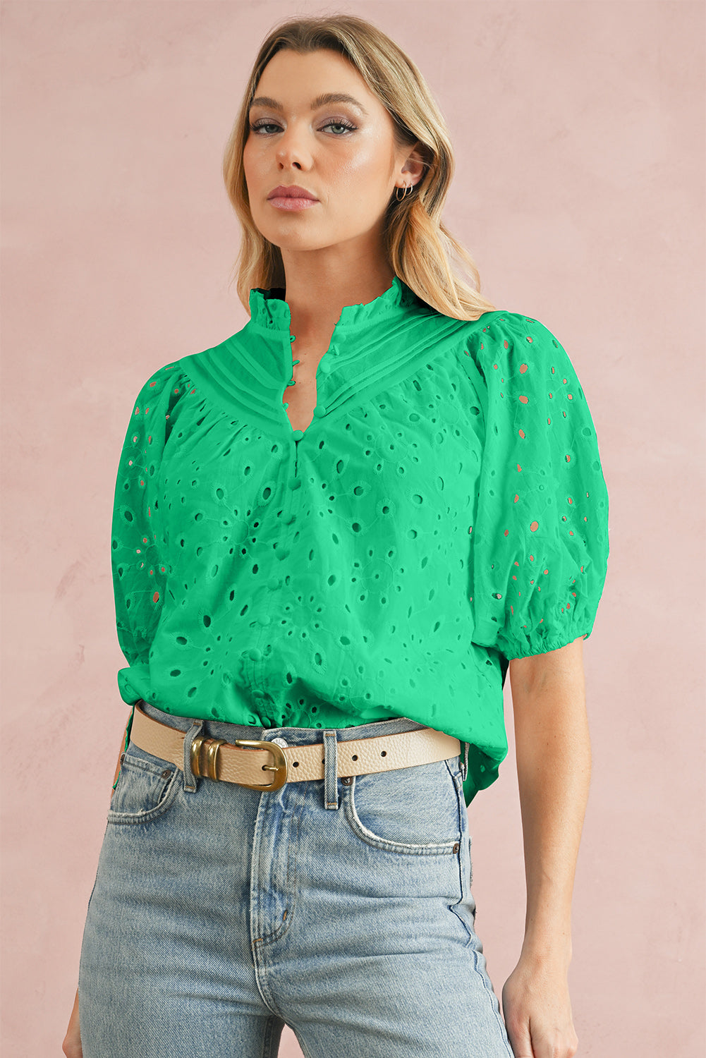 Green Flower Hollow-out Short Puff Sleeve BlouseMaterial:100%Cotton



		With charming floral details and hollow-out accents, this blouse offers a touch of elegance and femininity.
	
	
		Featuring short puff 