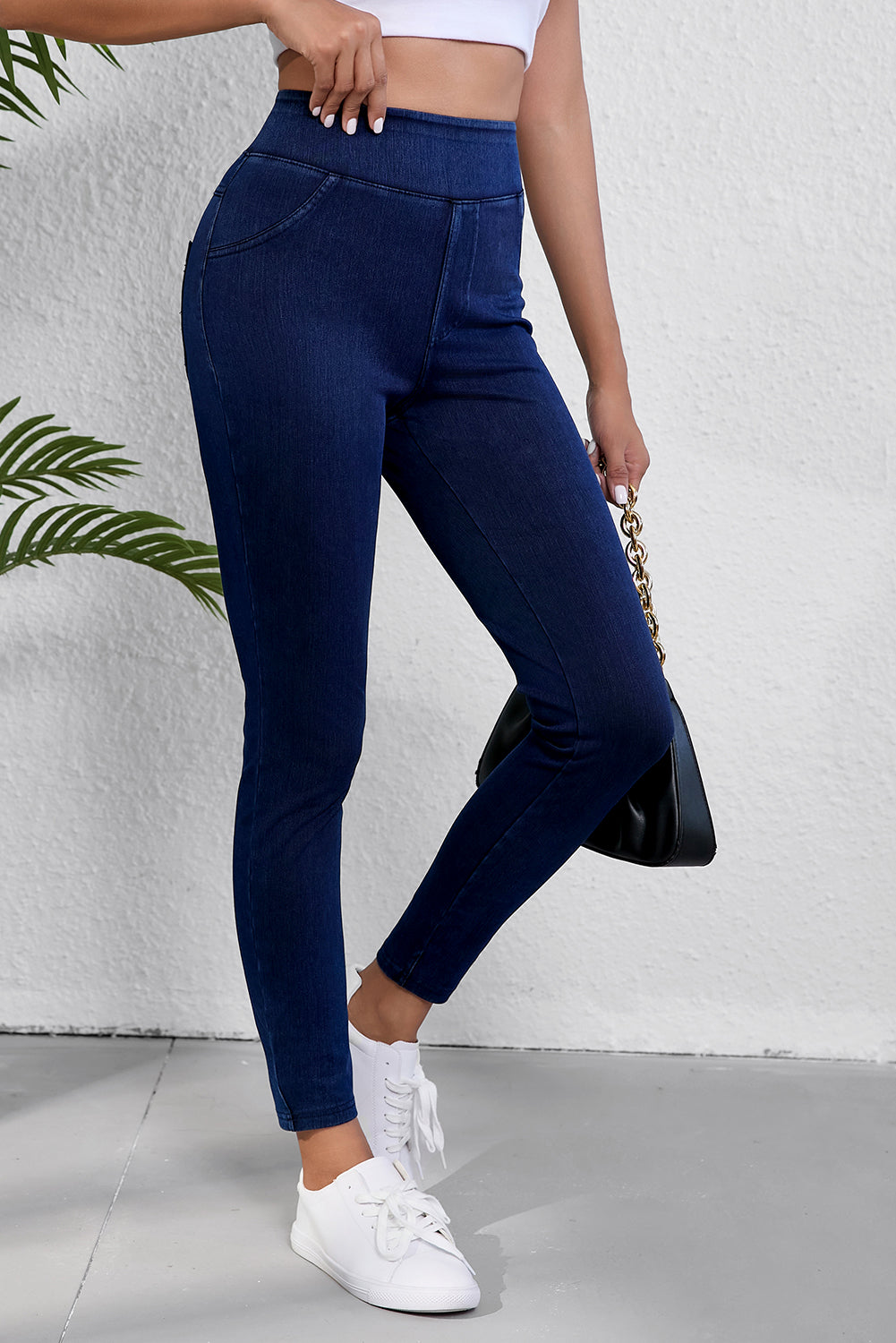 Ashleigh Casual Blue Back Pocket Stretchy Denim LeggingsMaterial:47%Polyester+42%Cotton+11%Elastane

• Stay stylish and comfortable all day in these Black Back Pocket Stretchy Denim Casual Leggings, perfect for daily wea