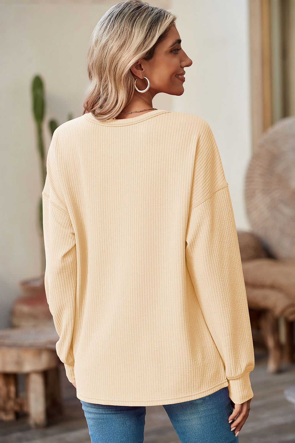 Clearly Aqua Pocketed Ribbed Long Sleeve TopMaterial:95%Polyester+5%Elastane

• Elevate your casual look with the top, blending comfort with style effortlessly.
• Crafted with a rib-knit design, this top off