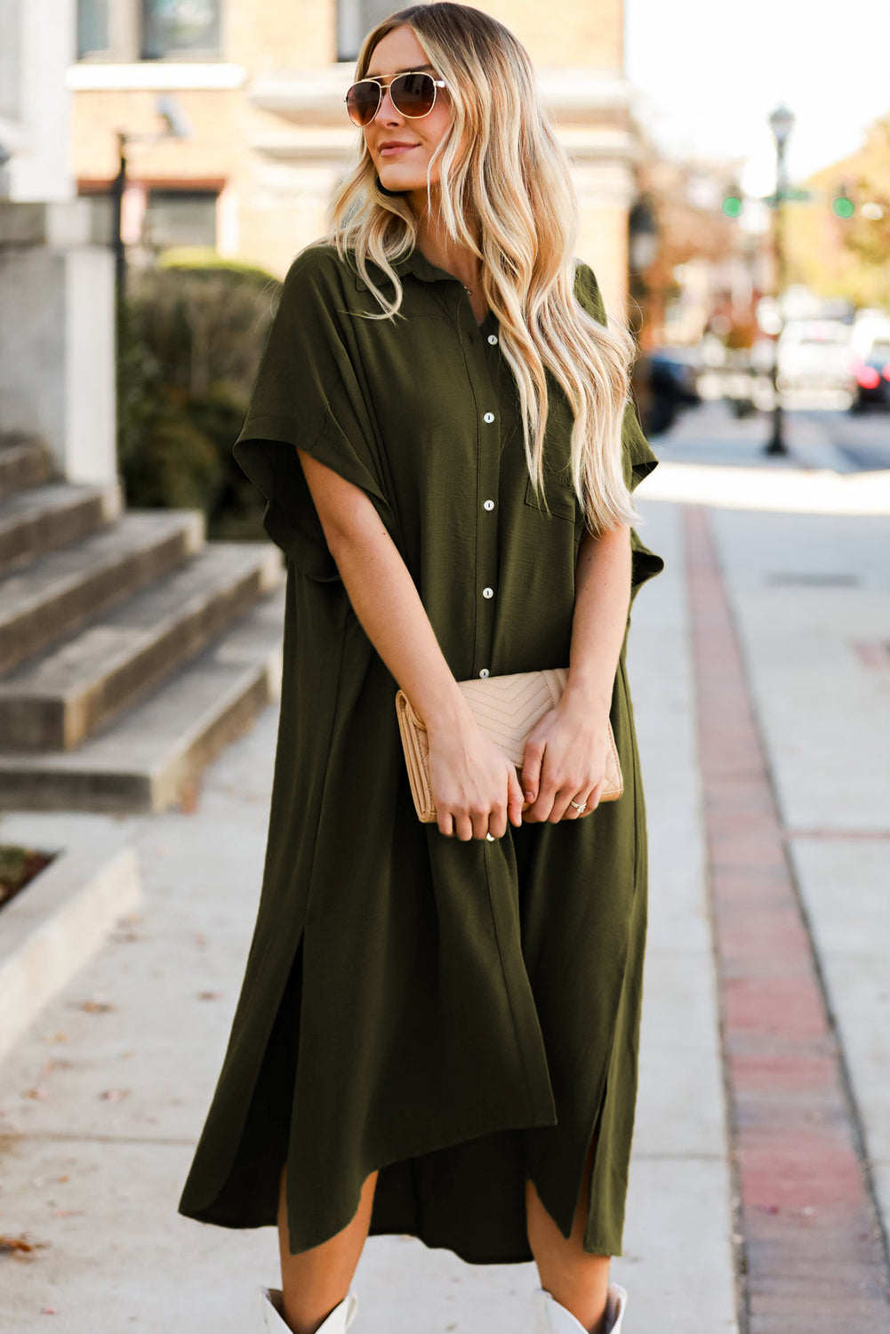 Jungle Green Loose High Low Side Slits Short Sleeve Shirt DressMaterial:100%Polyester


	

			This dress is designed to be friendly to any shape, offering a relaxed fit and comfortable wear.
		
		
			Featuring a collared n