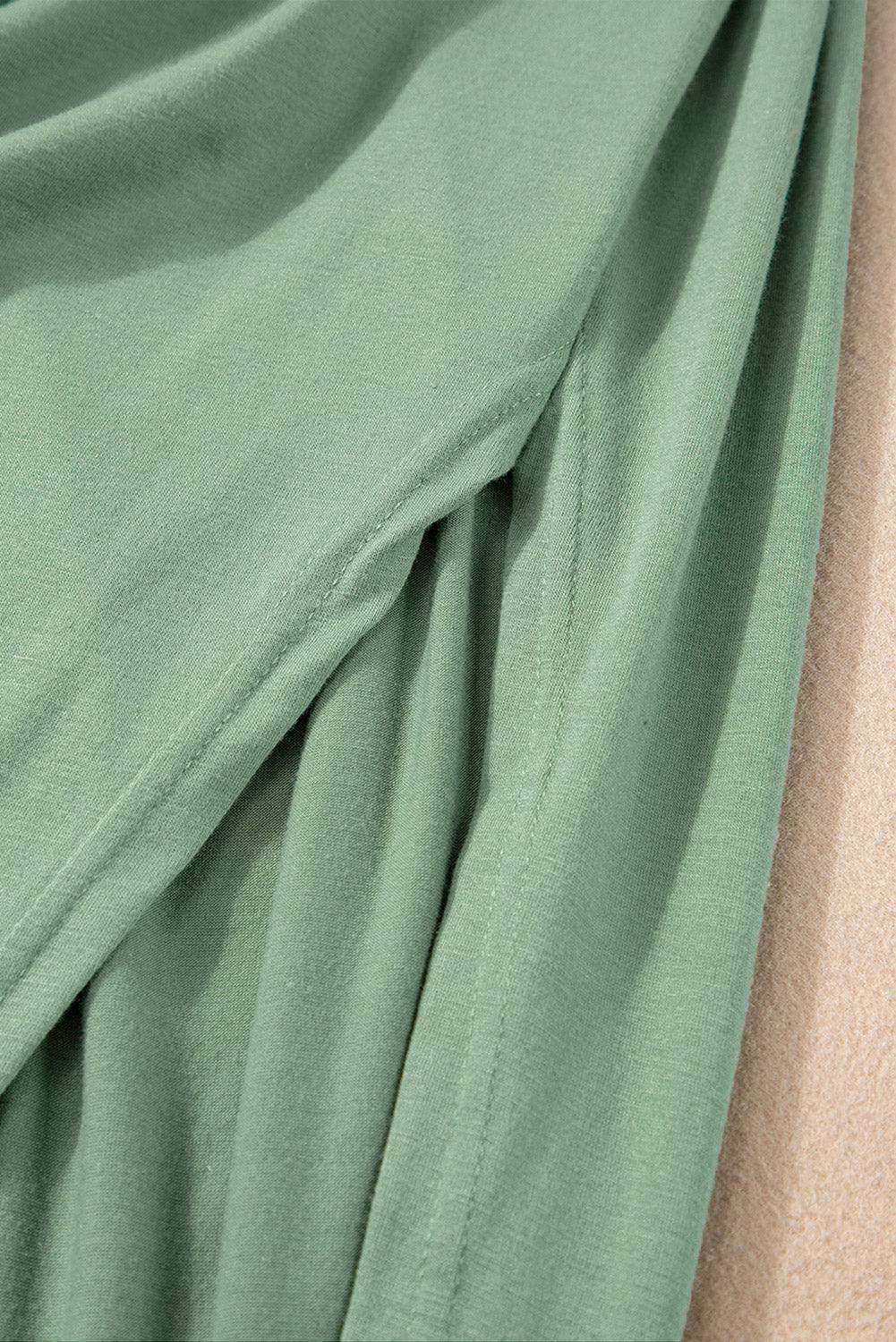 Grass Green Solid Color Hidden Pocket V Neck Slit Maxi DressMaterial:65%Polyester+30%Viscose+5%Elastane



		The maxi dress is a versatile and stylish piece that combines simplicity with functionality.
	
	
		This dress f