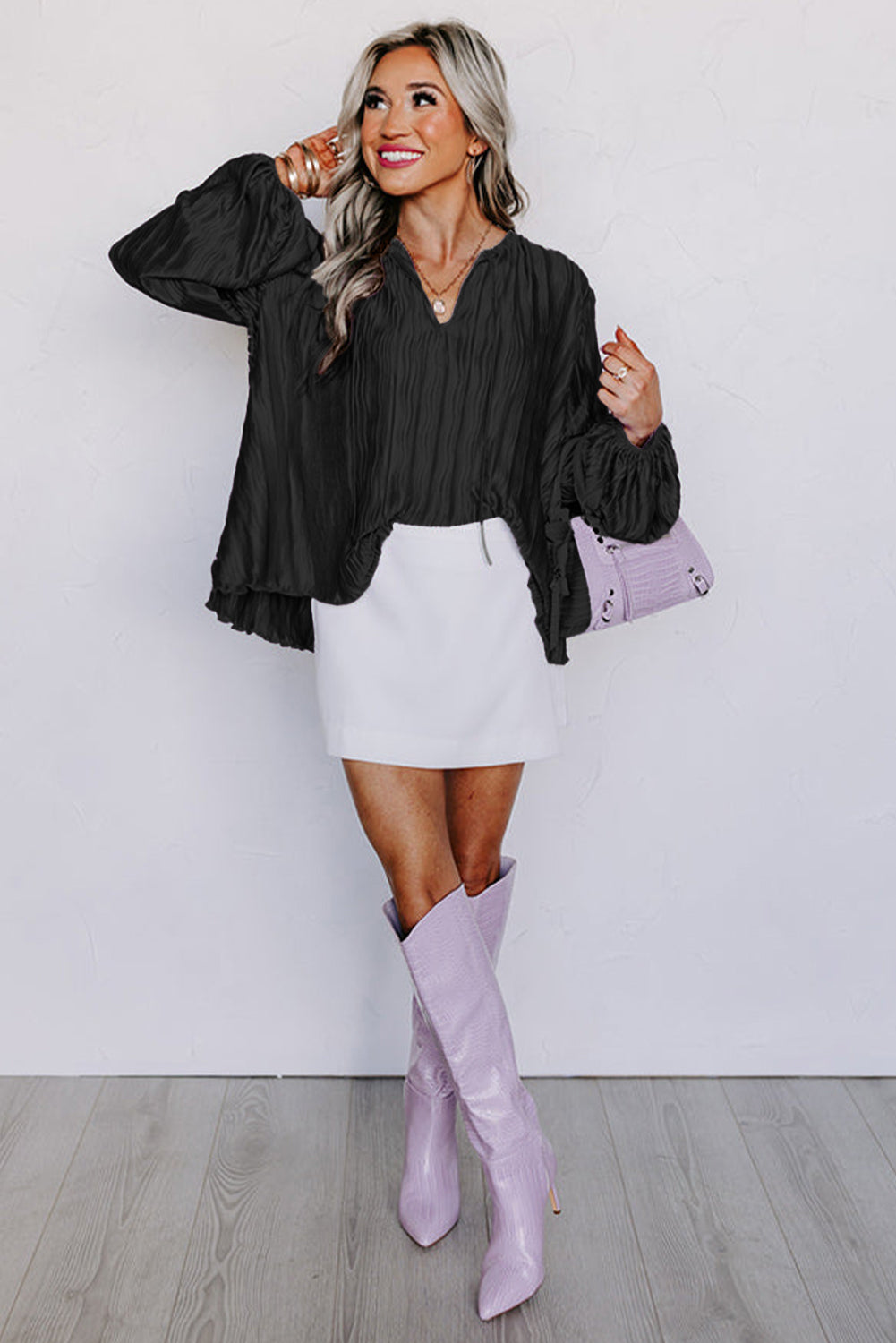 Black Textured Bubble Sleeve V Neck Loose BlouseMaterial:100%Polyester

• Effortlessly chic, this black textured blouse features bubble sleeves that add a touch of playfulness to your outfit, perfect for daily we