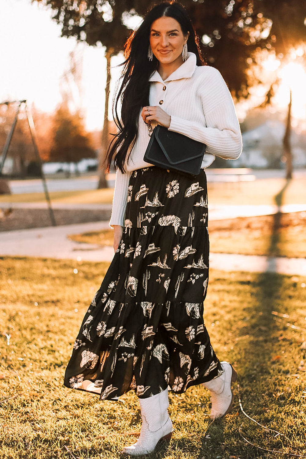 Black Elastic Waist Tiered Maxi SkirtMaterial:100%Polyester

• Its flowing tiers add a touch of whimsy to your daily wardrobe.
• Crafted with a comfortable elastic waistband, this skirt offers a versa