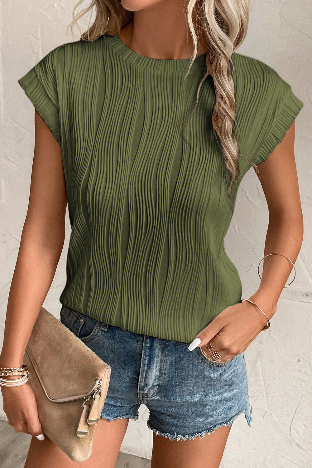 Jungle Green Wavy Textured Cap Sleeve TopMaterial:90%Polyester+10%Elastane


	


		The top features a unique wavy texture, adding a touch of visual interest to your outfit.
	
	
		Made from a soft and