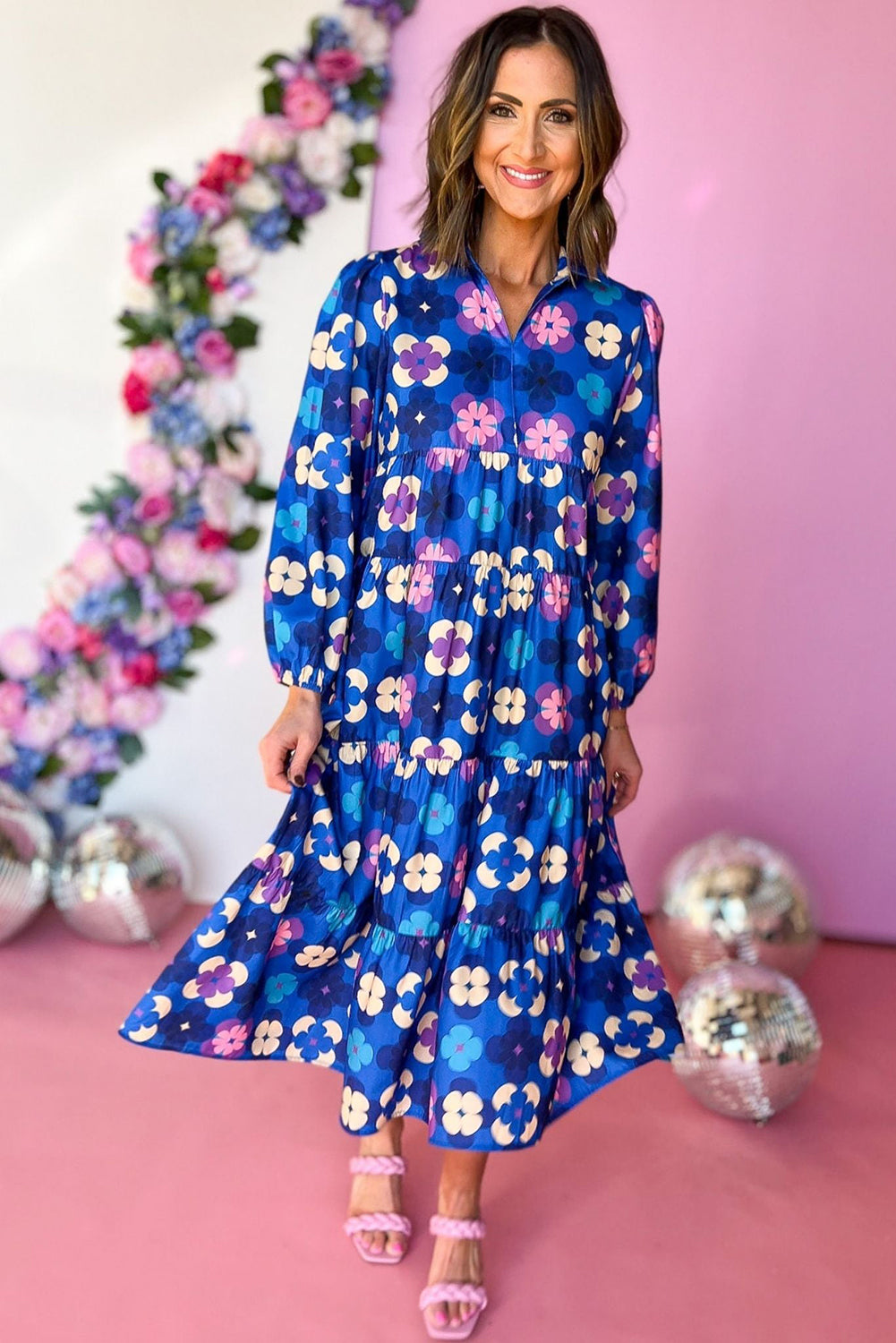 Blue Floral Peasant Sleeve Tiered Ruffle Midi DressMaterial:100%Polyester

• Embrace the charm of bohemian style with this midi dress, featuring a beautiful blue floral print that exudes effortless elegance.
• The 