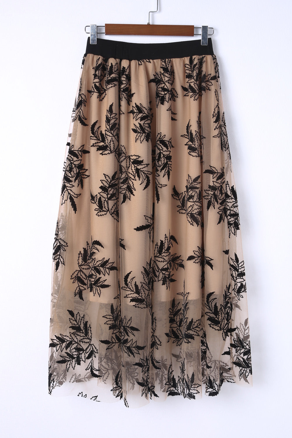 Apricot Floral Leaves Embroidered High Waist Maxi SkirtMaterial:100%Polyamide



		Floral and
leaves embroidered makes the skirt very elegant
	
	
		High waist maxi
skirt outlines women’s slender waistline
	
	
	