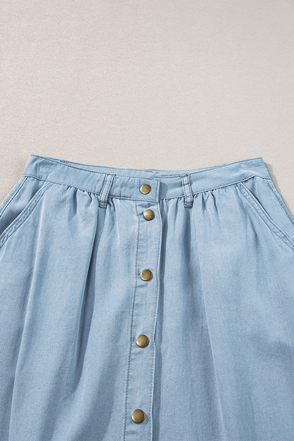 Dark Grey Fully Buttoned Long Denim SkirtMaterial:100%Lyocell

• Effortlessly chic, this dark grey denim skirt features a fully buttoned front for a touch of vintage charm.
• The high waist design of this