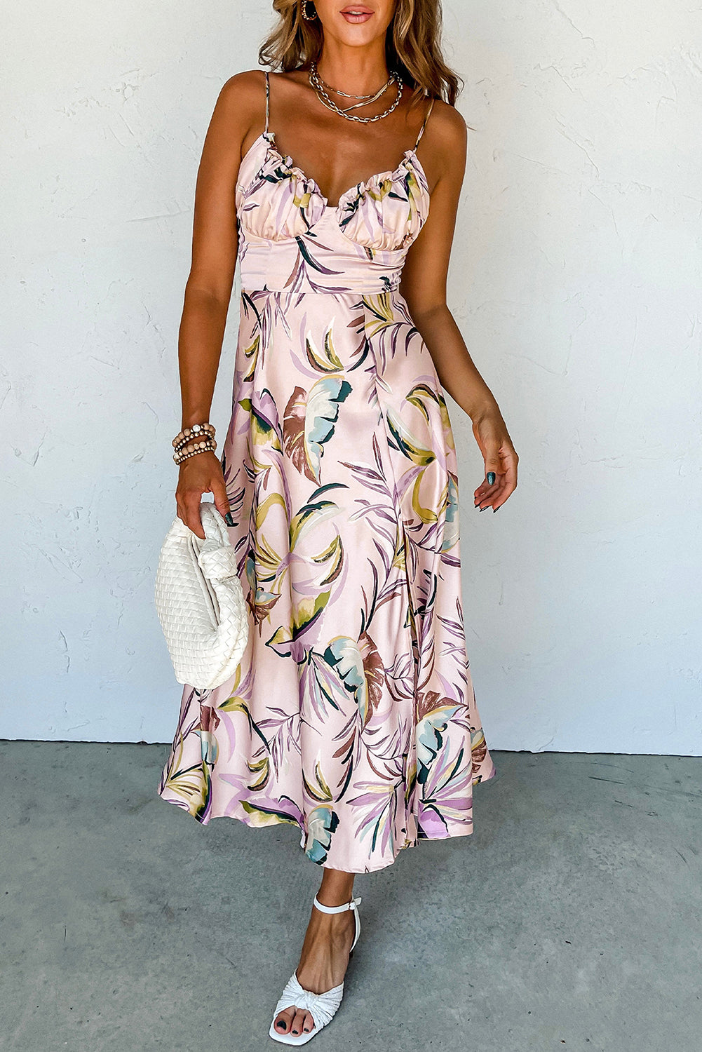 Apricot Tropical Print Spaghetti Straps Cupped DressMaterial:100%Polyester



		The tropical print dress is perfect for summer
	
	
		It’s so sexy with spaghetti straps and slit design
	
	
		Features frilly cup