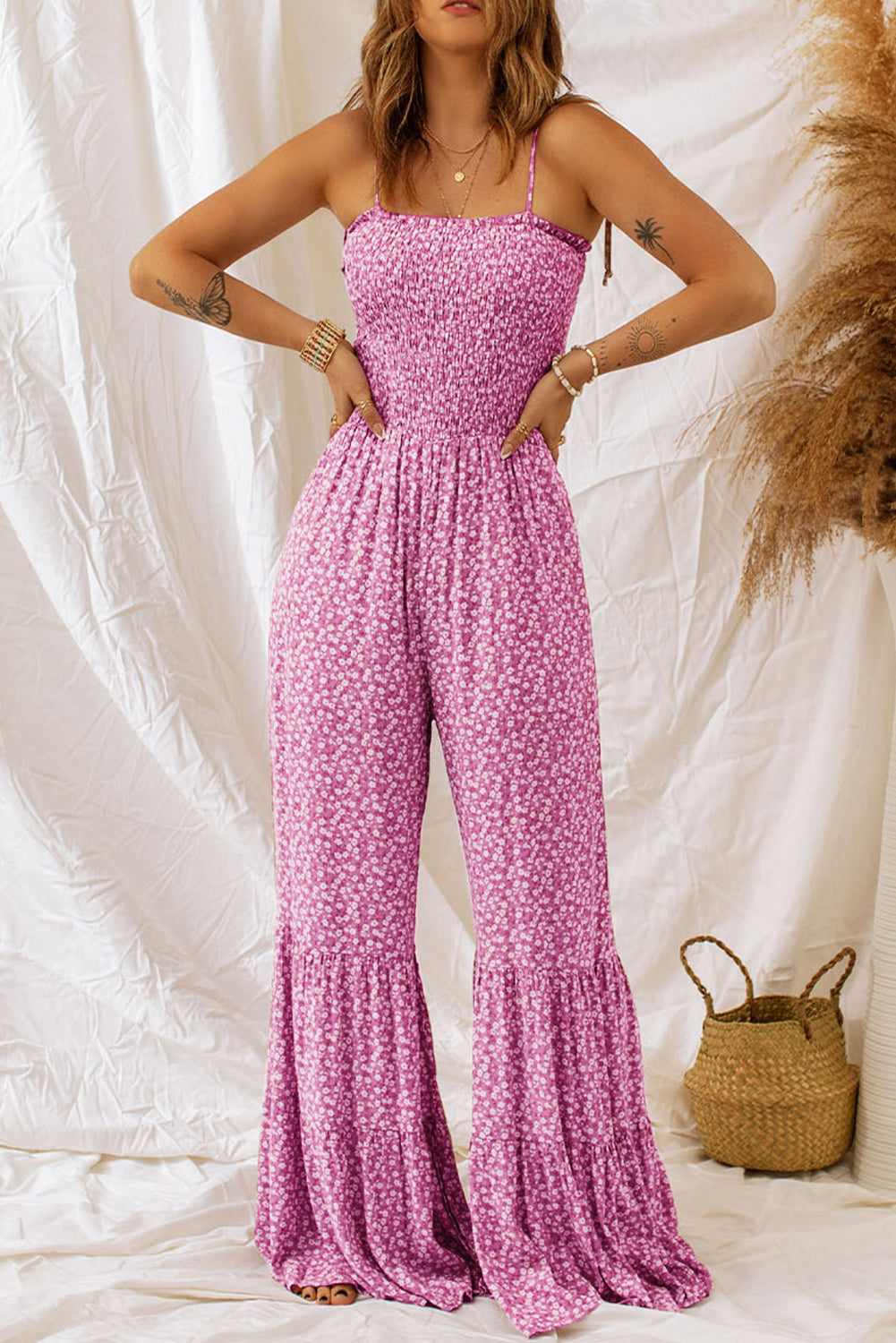 Khaki Floral Spaghetti Straps Smocked Bodice Wide Leg JumpsuitMaterial:100%Polyester



		Smoked bodice design highlights women’s
sexy body shapes.
	
	
	
		Floral jumpsuit with the wide leg is very
textured and fashiona