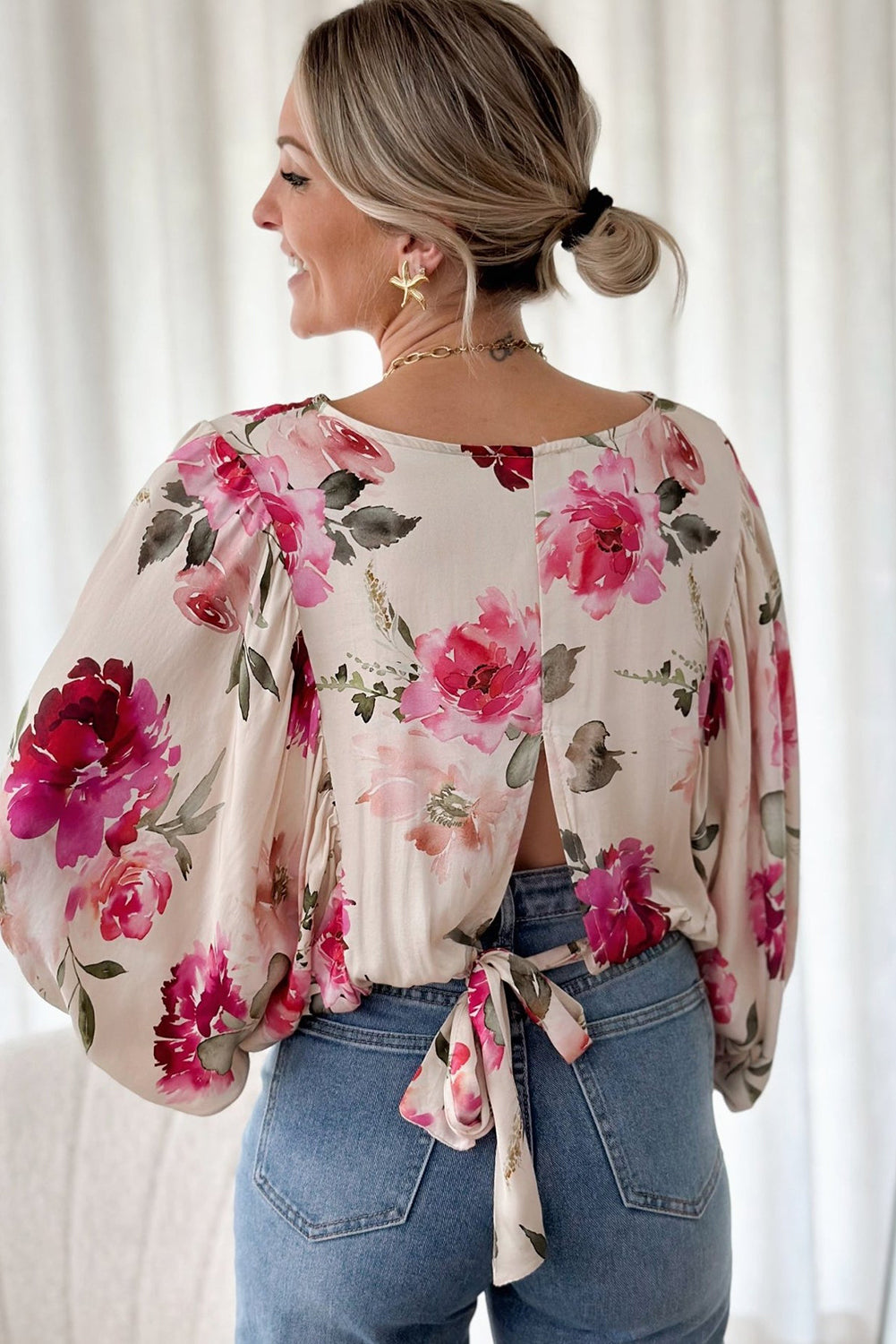 Rose Floral 3/4 Sleeve Lace-up Back BlouseMaterial:100%Polyester

• The Rose Floral 3/4 Sleeve Lace-up Back Blouse adds a touch of elegance with its delicate rose pattern and lace-up back detail.
• Featuri