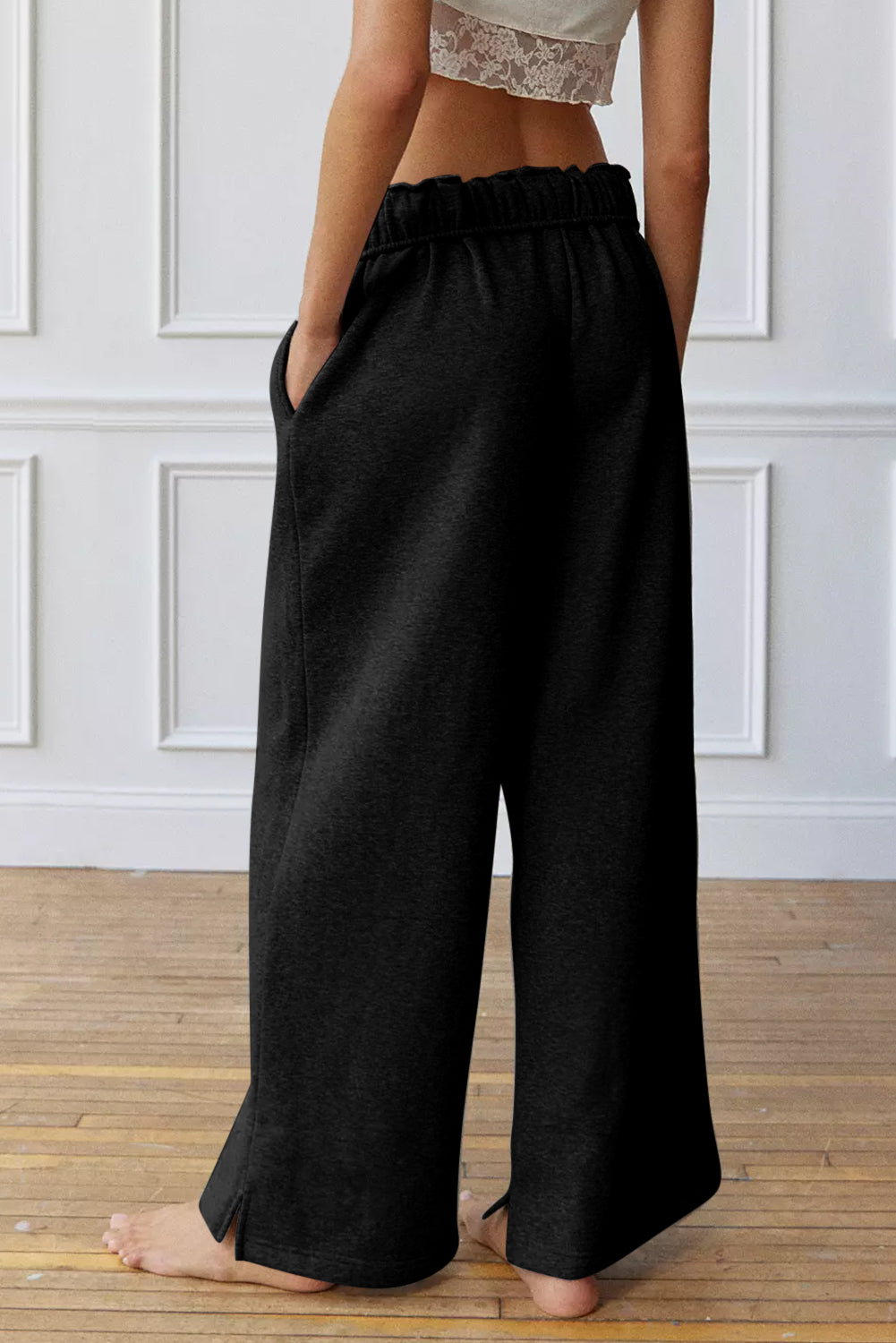 Black Elastic High Waist Drawstring Wide Leg PantsMaterial:75%Polyester+25%Cotton

• Crafted from high-quality black elastic fabric, these wide-leg pants offer both style and comfort for all-day wear.
• The high w