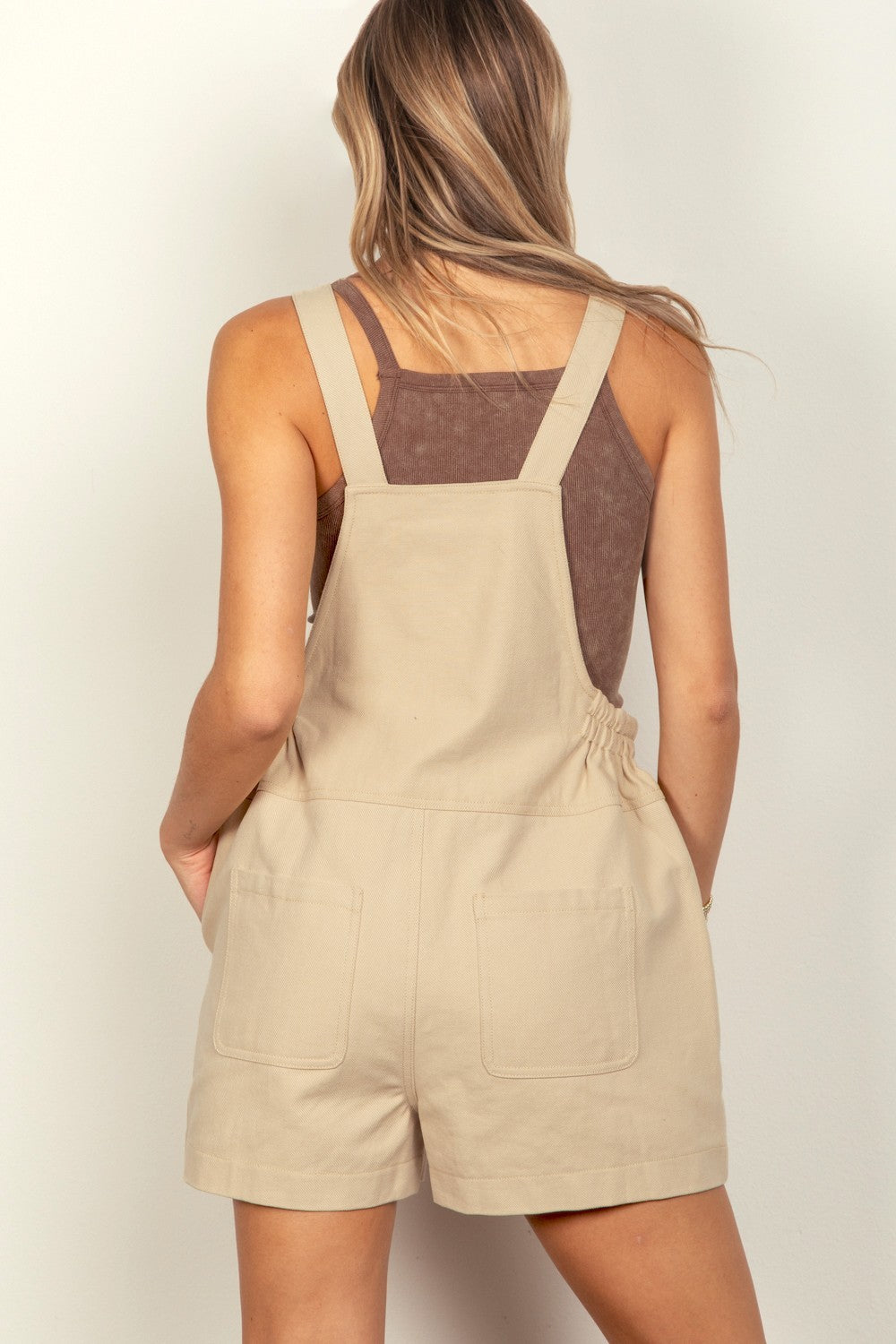 VERY J Adjustable Suspender Overalls with PocketsThe versatile Suspender Solid Woven Casual Overall Romper features front and side pockets for added functionality. The elastic waist ensures a comfortable and adjust